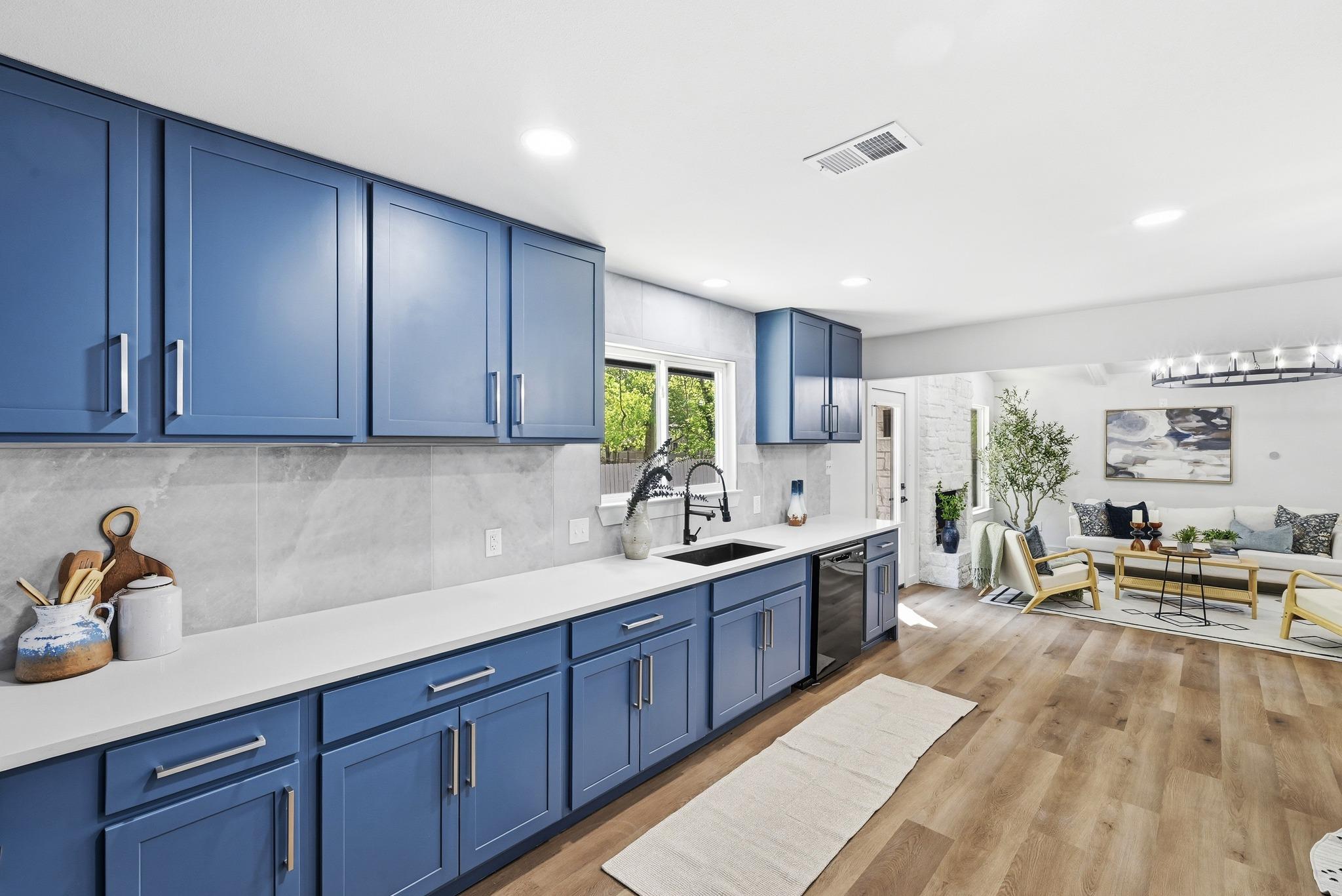 9801 Oak Hollow Dr, Austin, TX 78758