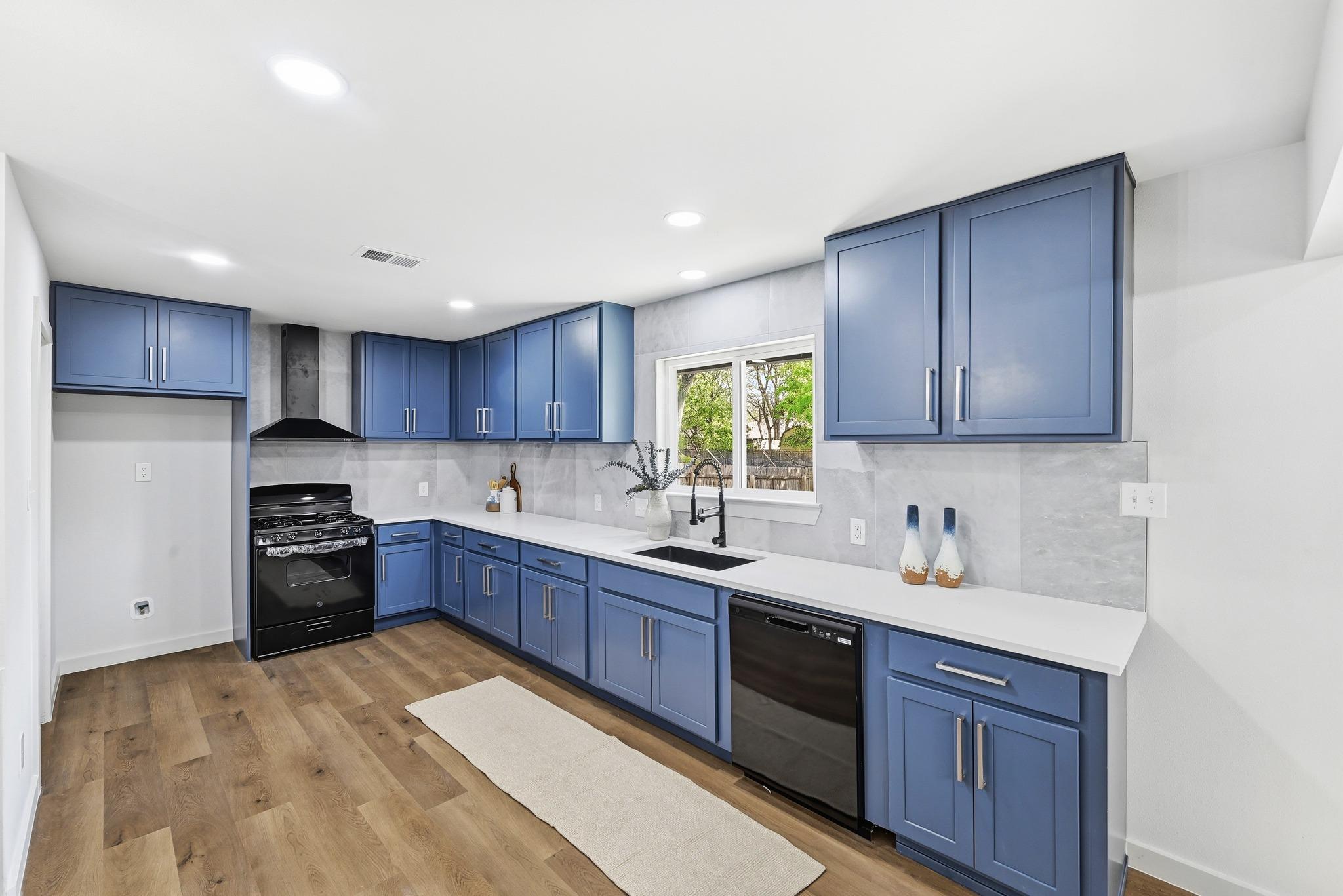 9801 Oak Hollow Dr, Austin, TX 78758