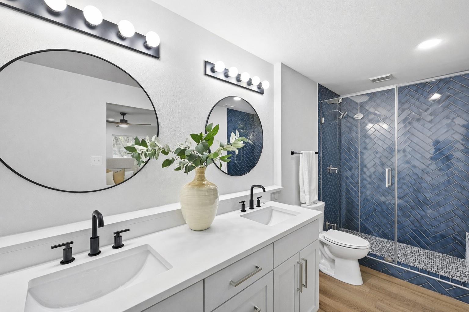 9801 Oak Hollow Dr, Austin, TX 78758