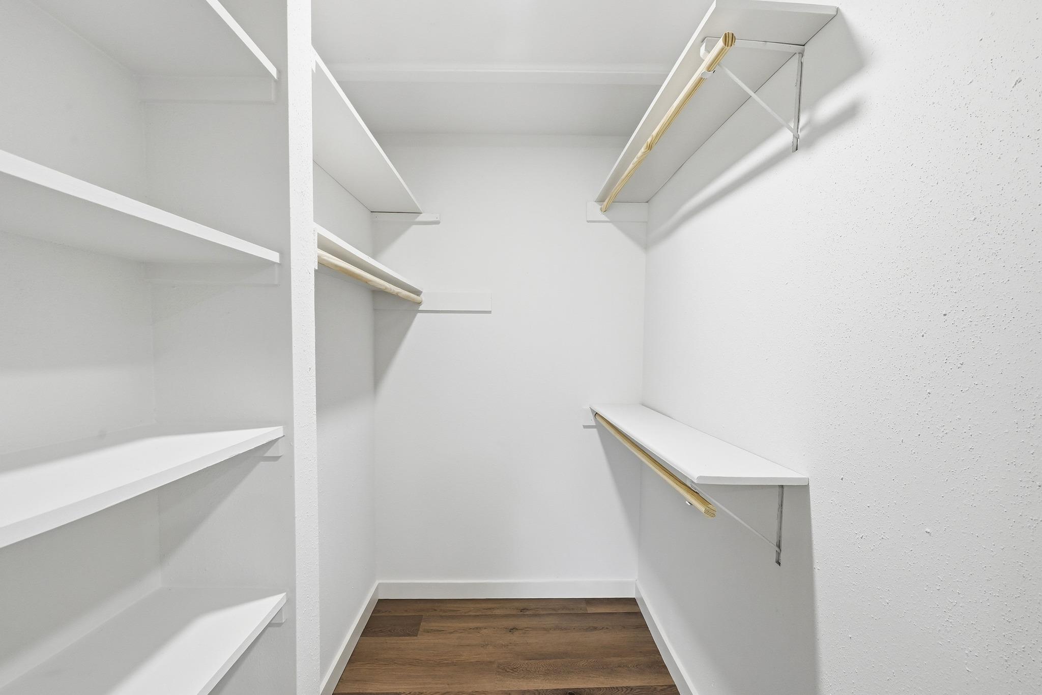 9801 Oak Hollow Dr, Austin, TX 78758