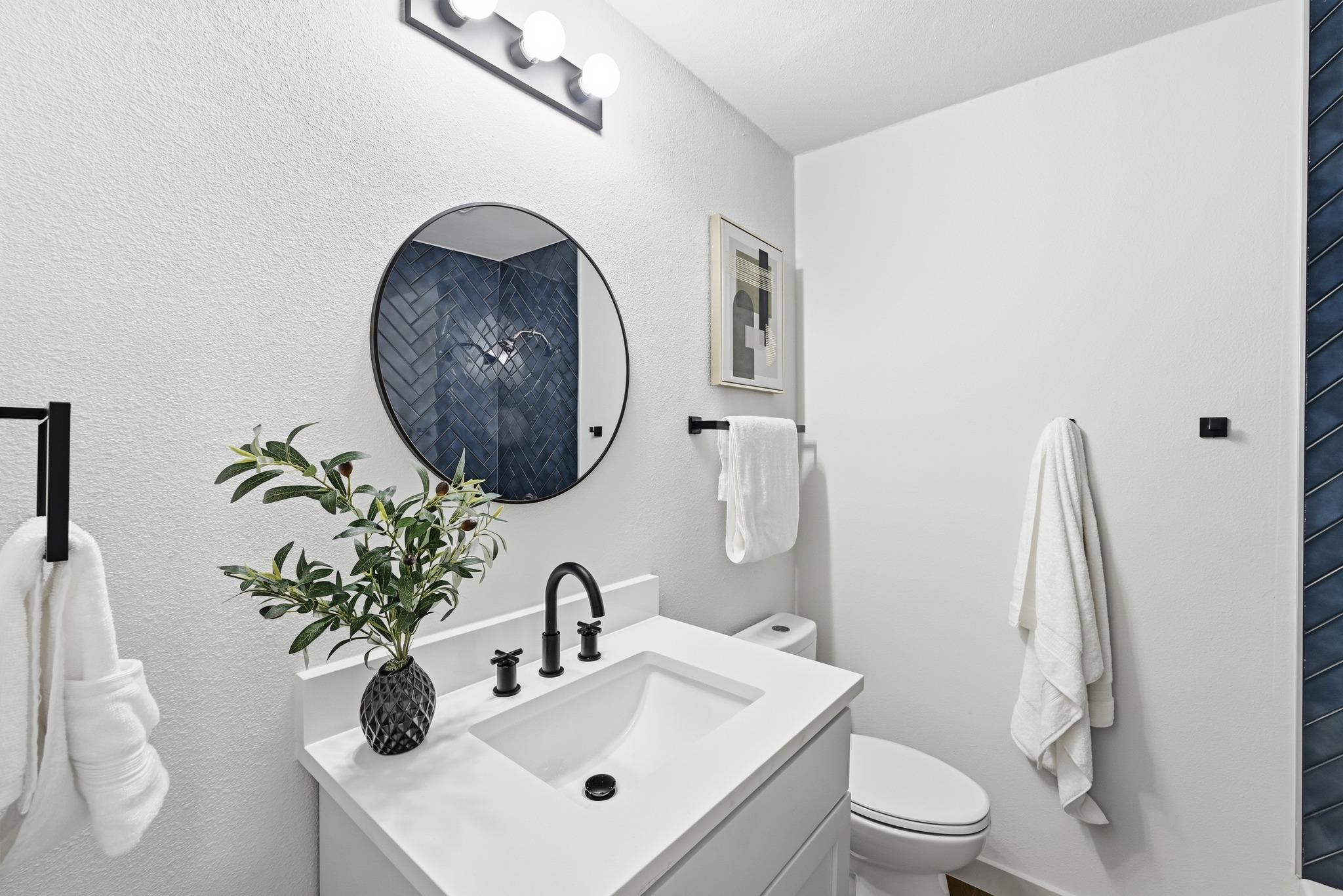 9801 Oak Hollow Dr, Austin, TX 78758