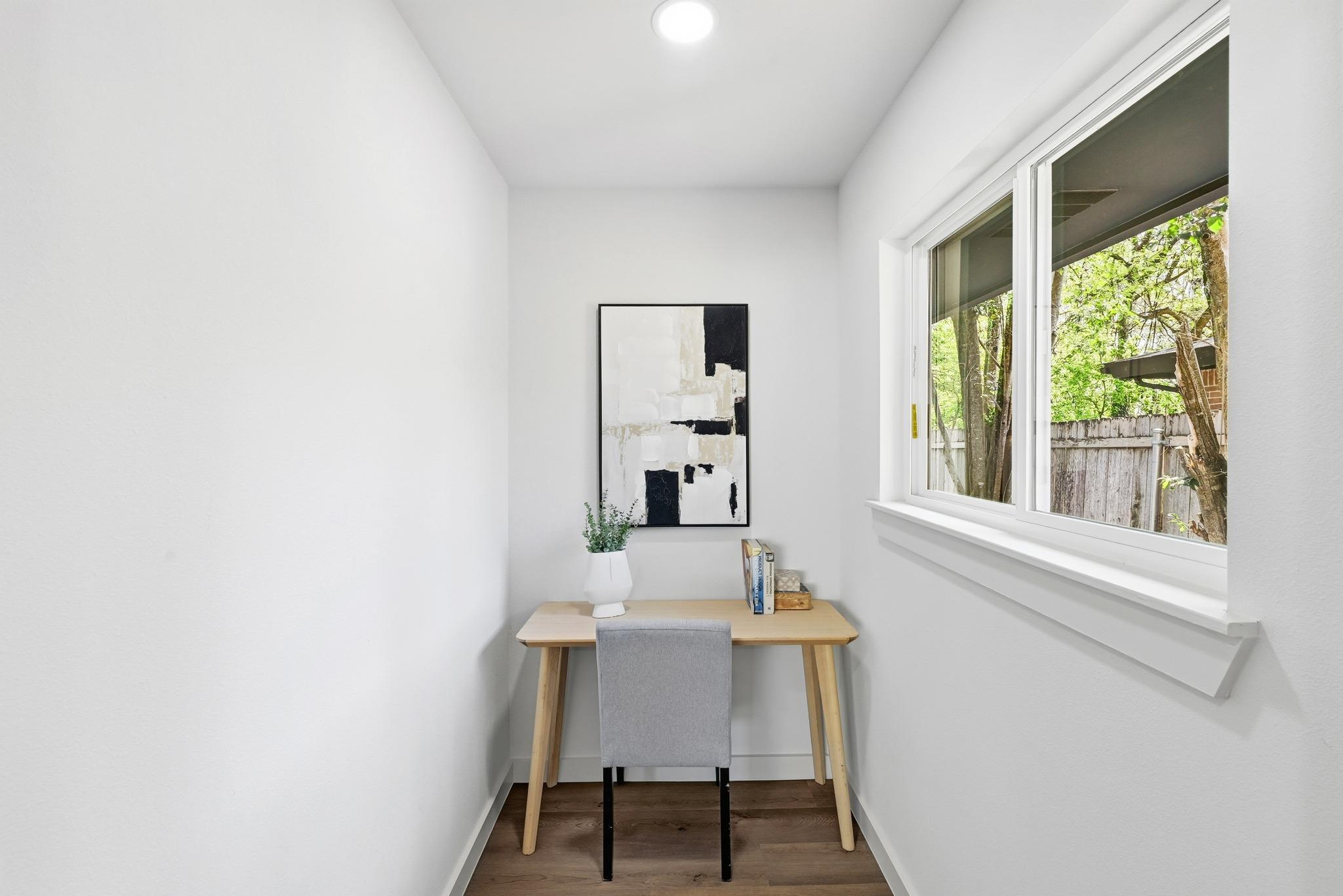 9801 Oak Hollow Dr, Austin, TX 78758