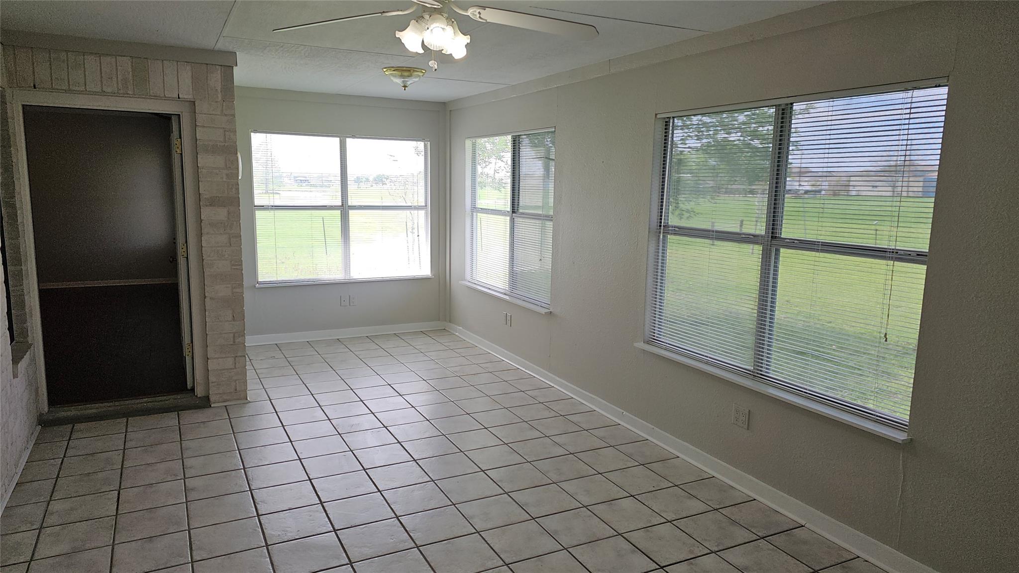 16 Brenda Ln, Round Rock, TX 78665