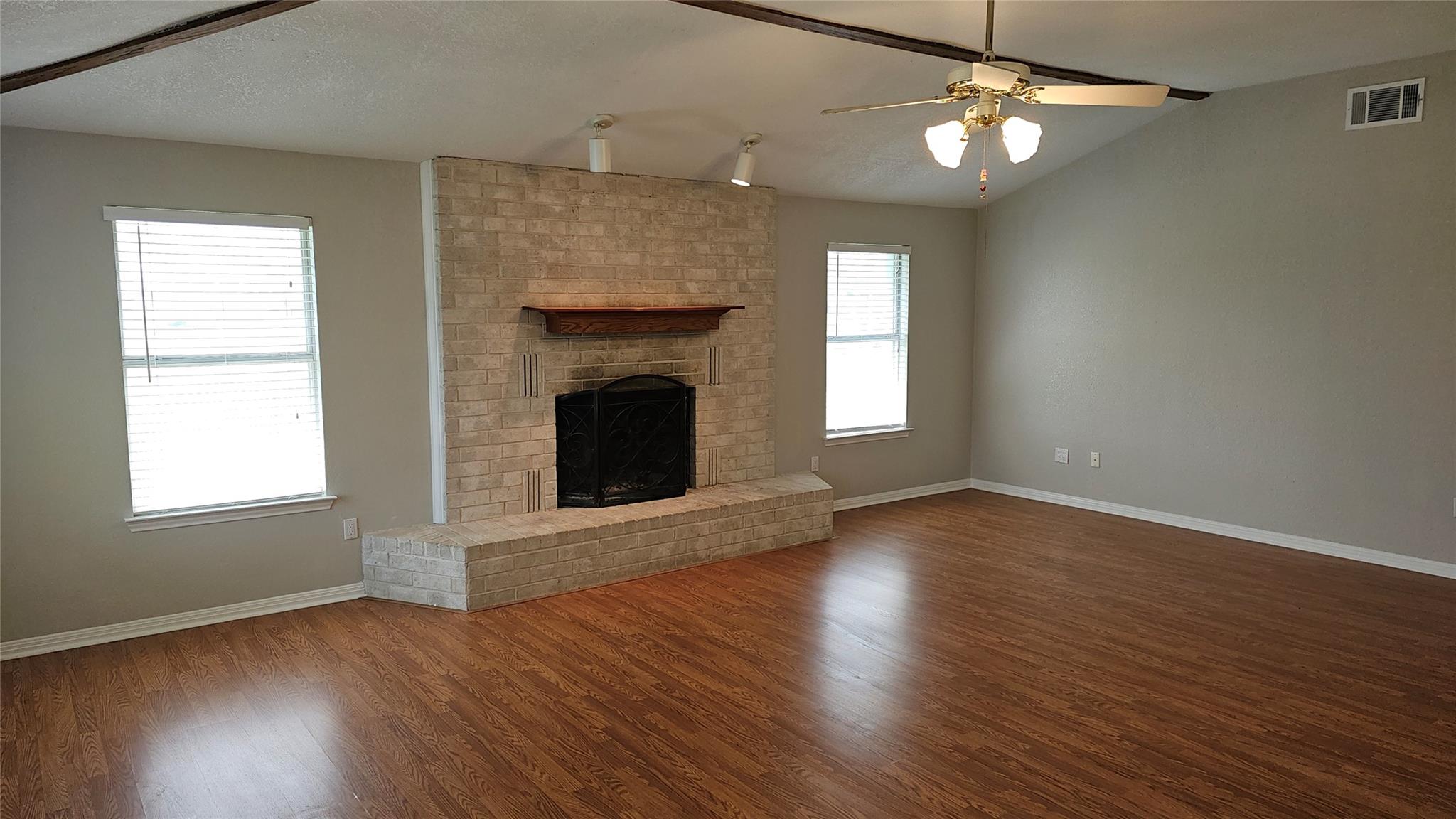 16 Brenda Ln, Round Rock, TX 78665