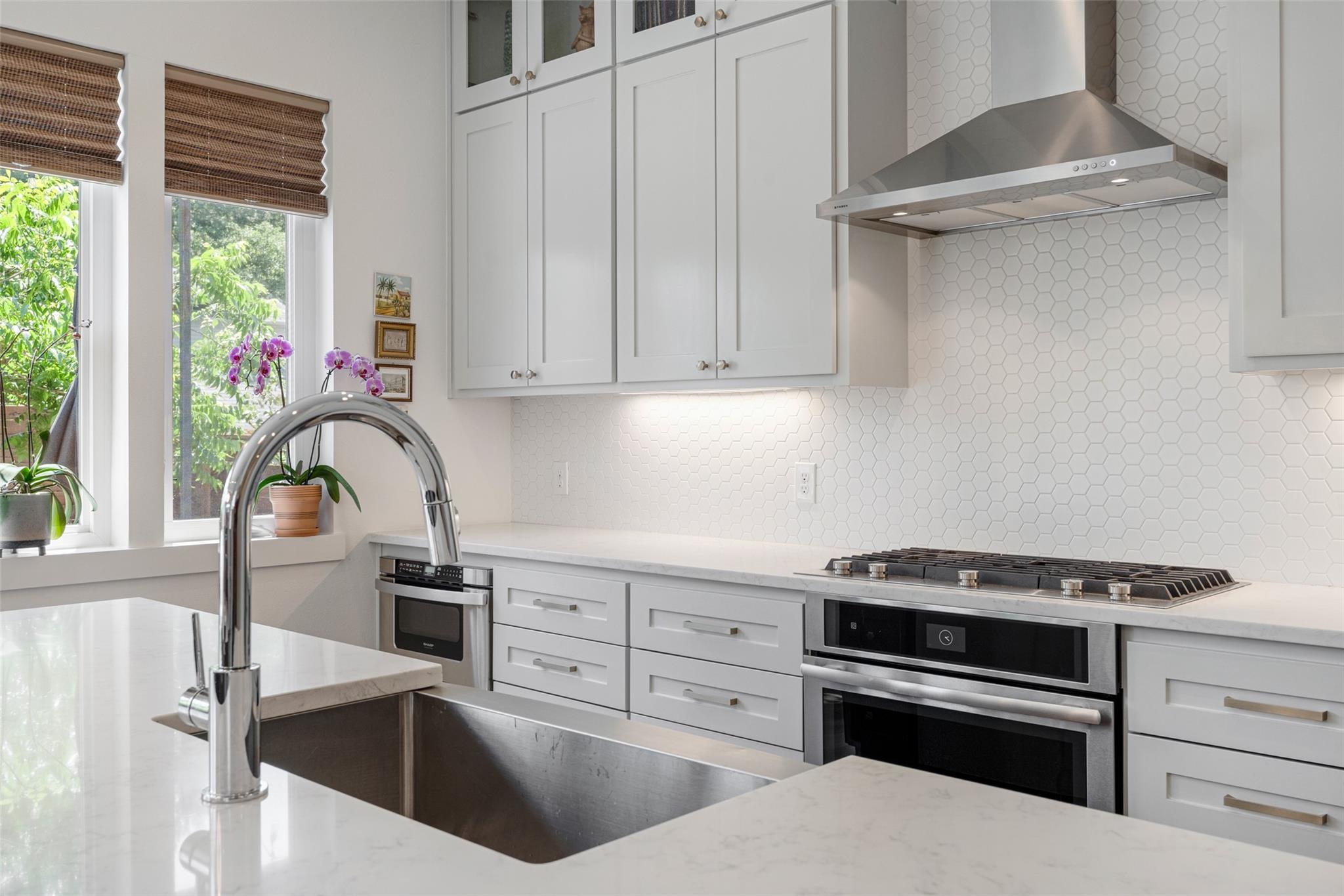 1105 W 39 1/2 St # B, Austin, TX 78756