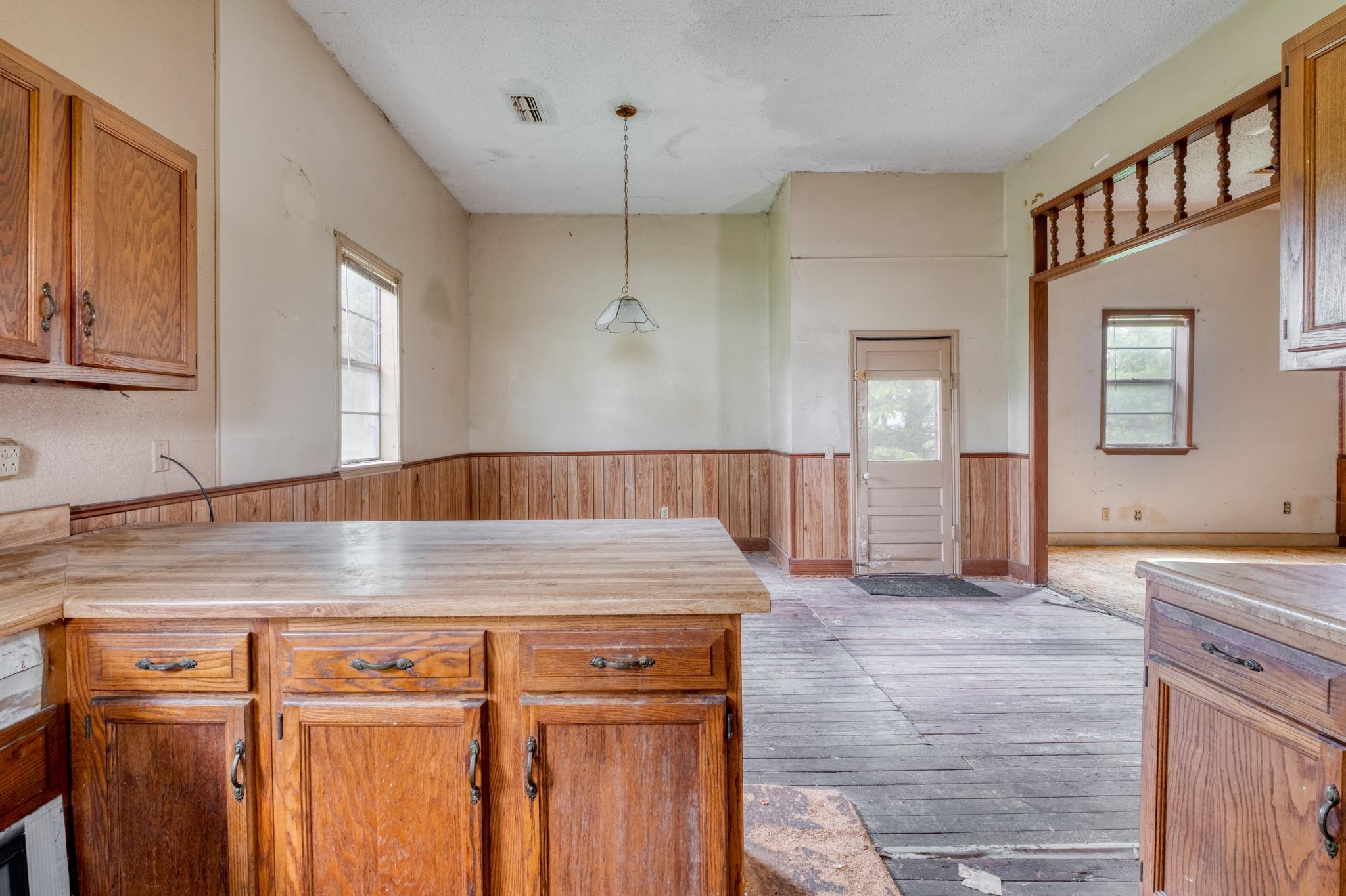 701 NE 1st St, Smithville, TX 78957