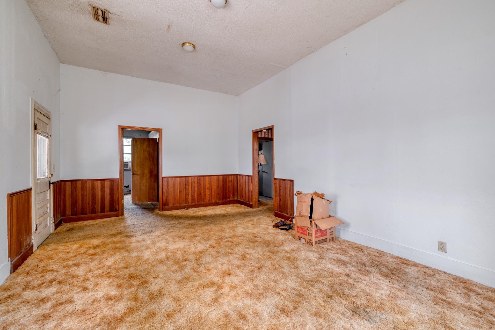 701 NE 1st St, Smithville, TX 78957