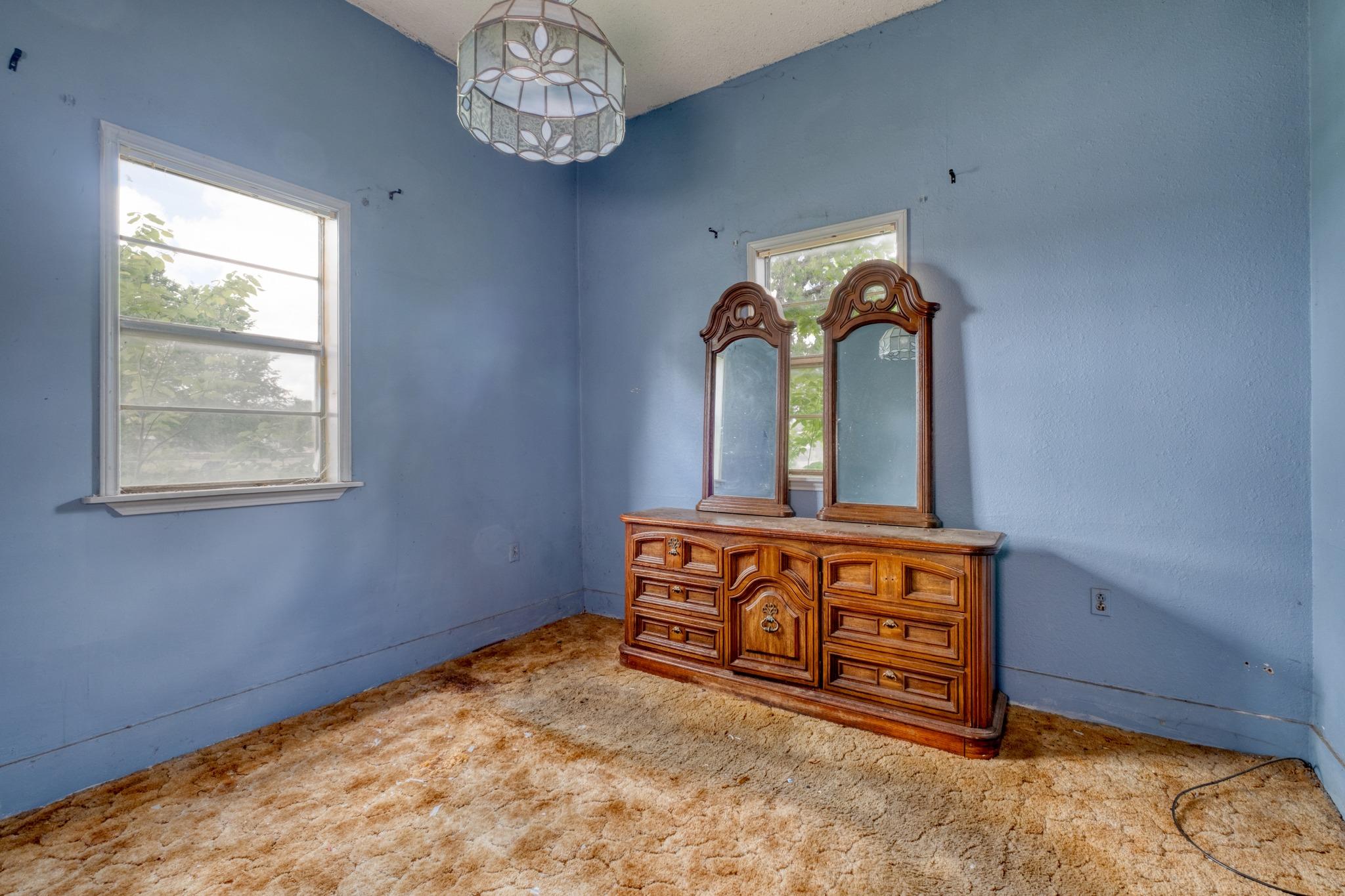 701 NE 1st St, Smithville, TX 78957