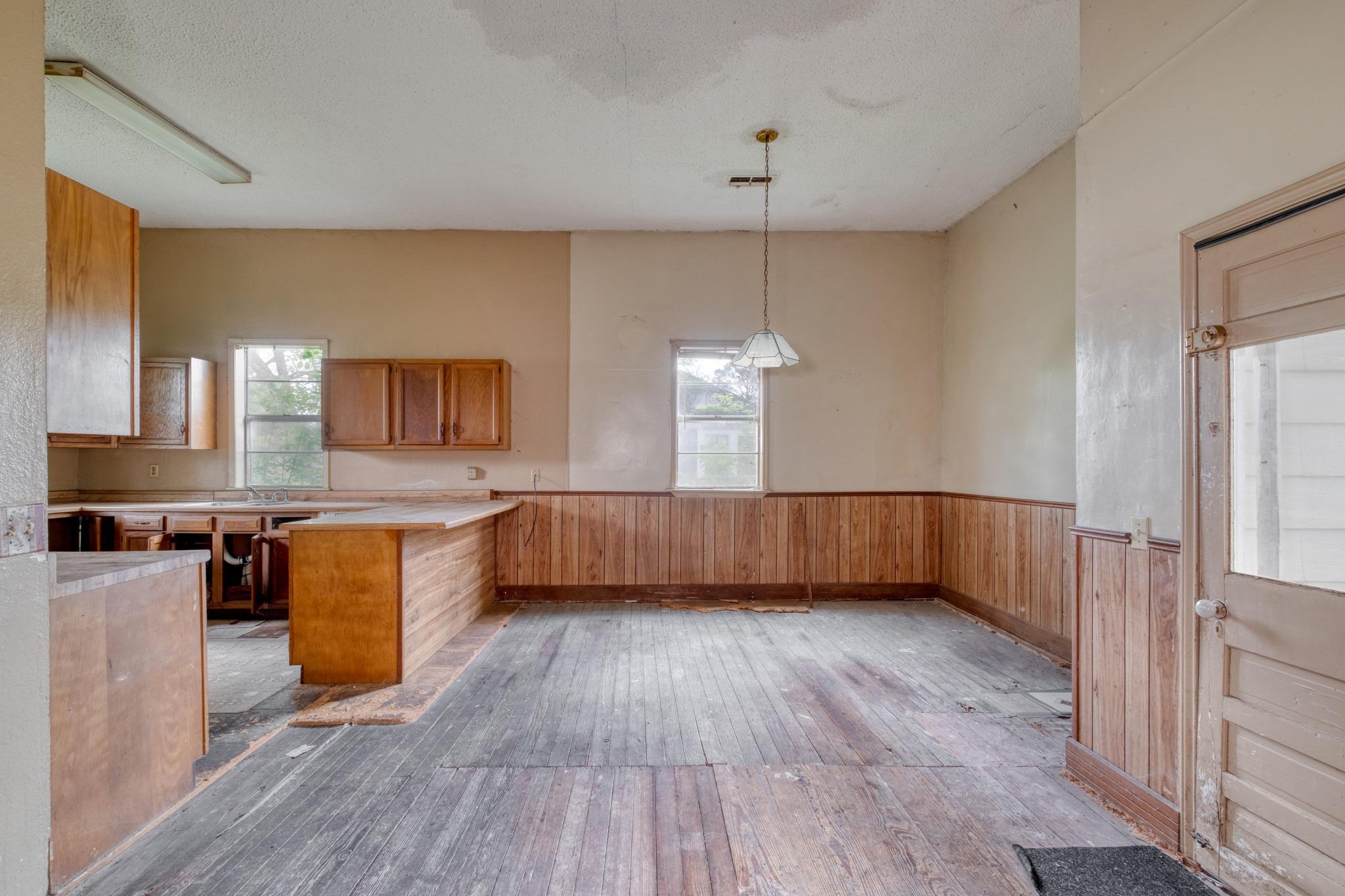 701 NE 1st St, Smithville, TX 78957