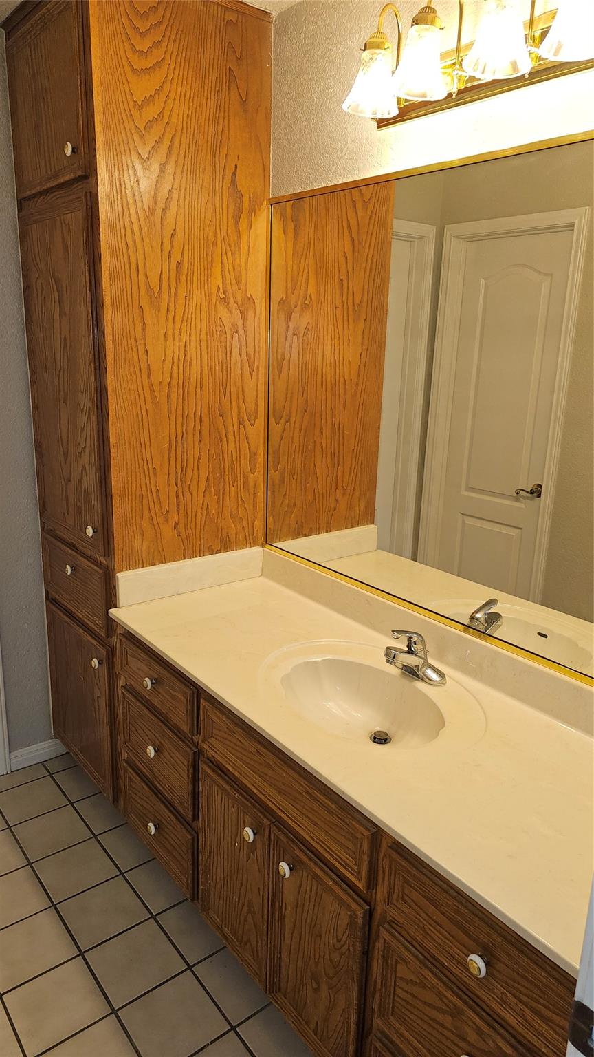 16 Brenda Ln, Round Rock, TX 78665