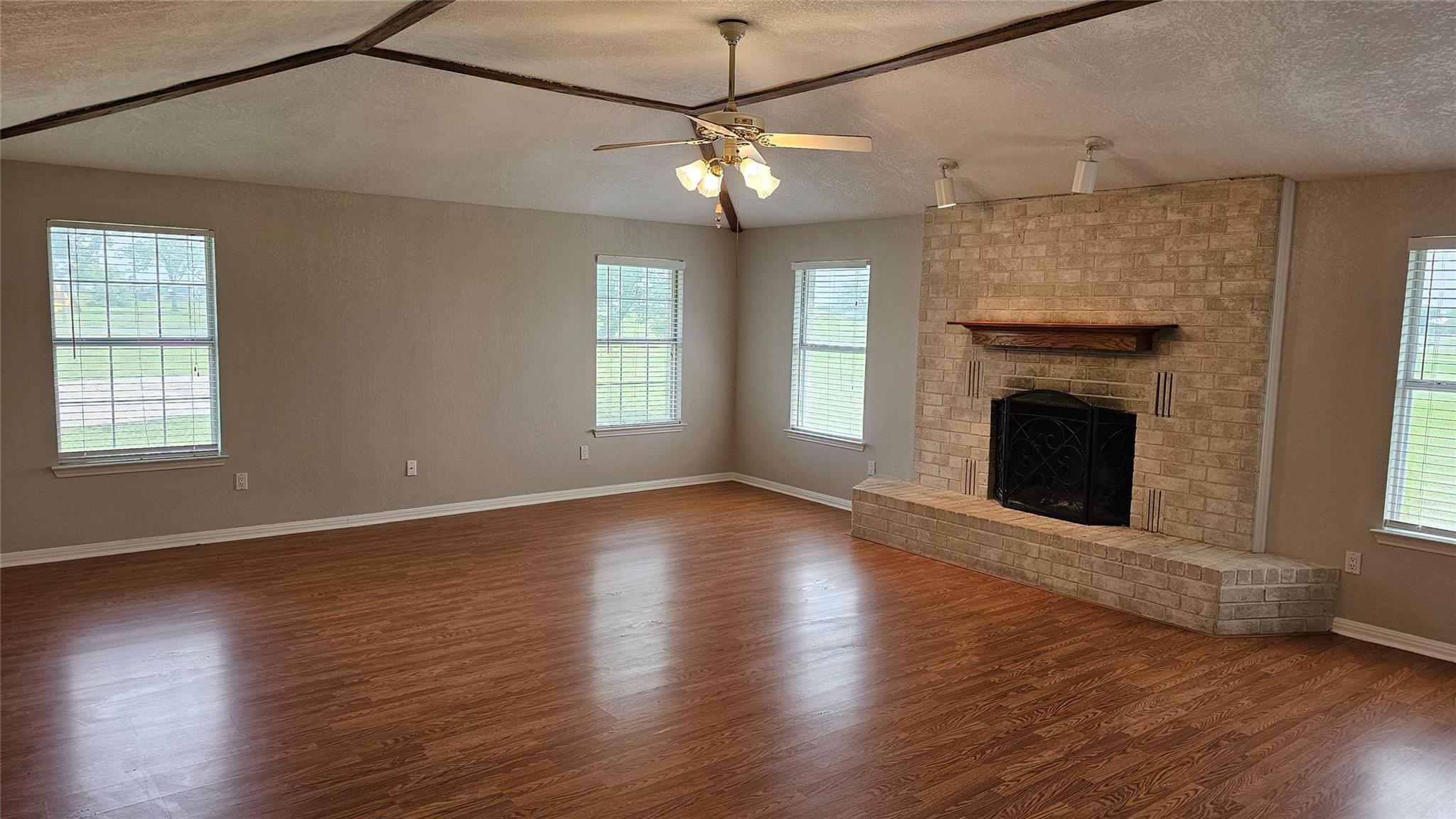 16 Brenda Ln, Round Rock, TX 78665