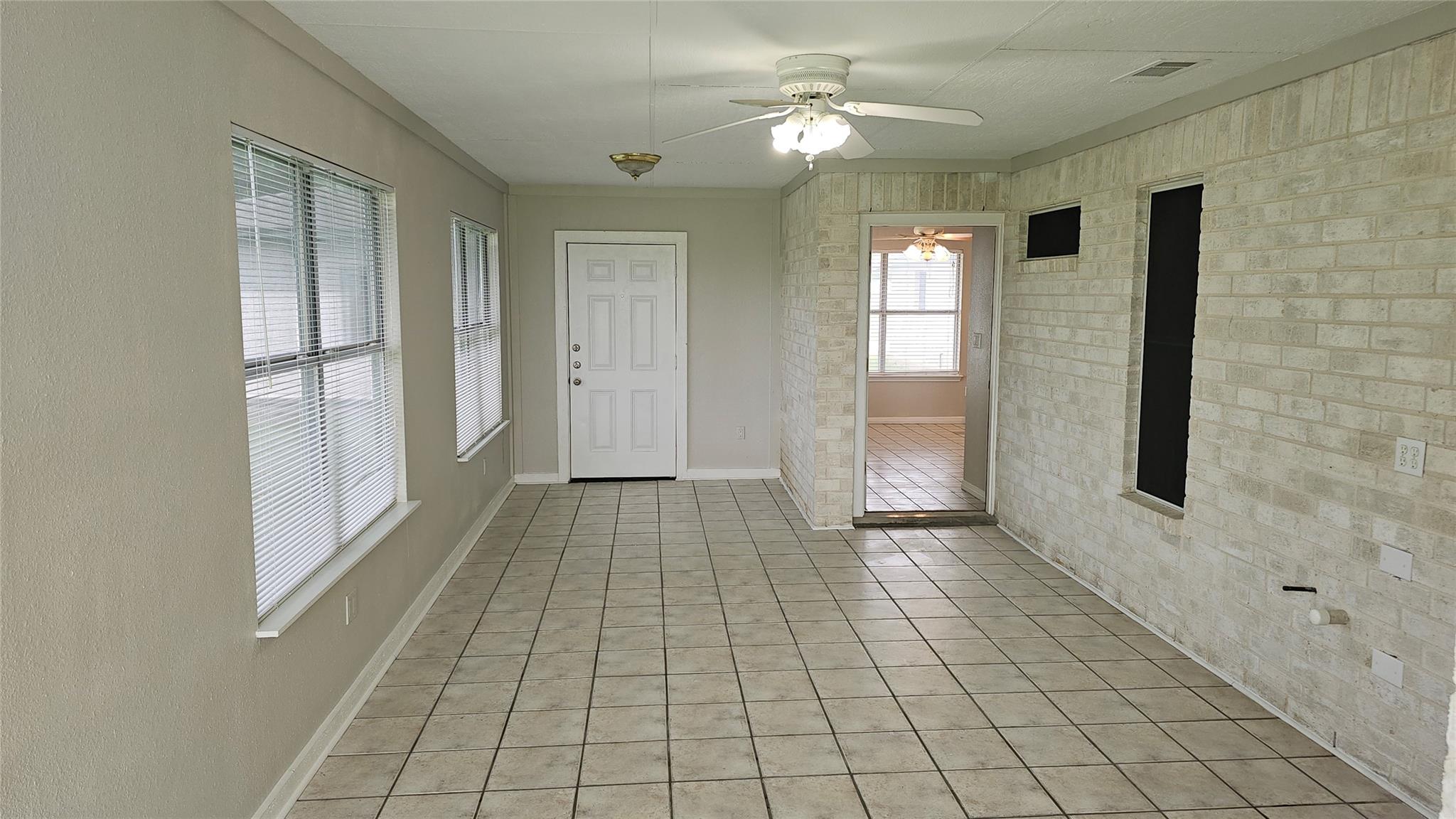 16 Brenda Ln, Round Rock, TX 78665