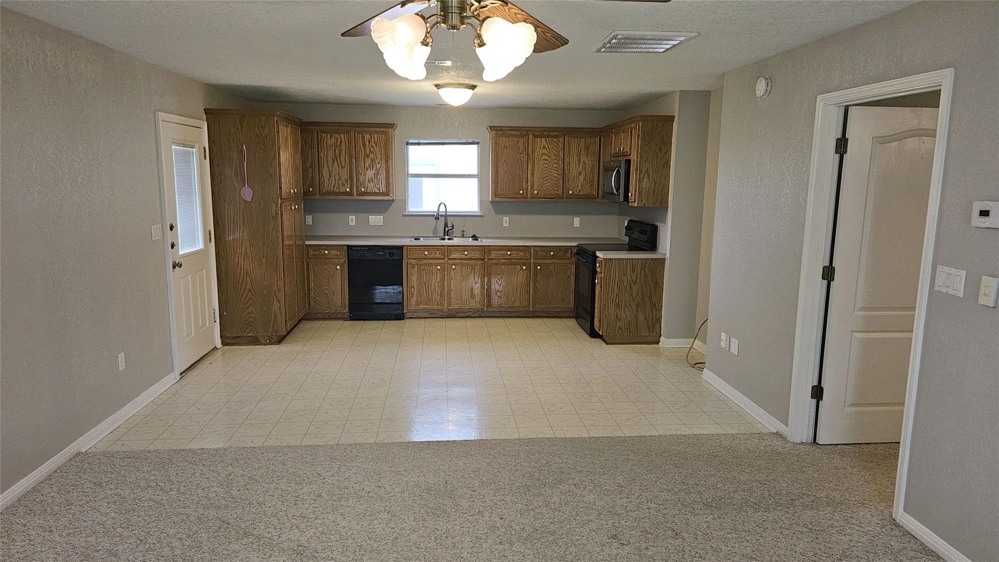 16 Brenda Ln, Round Rock, TX 78665