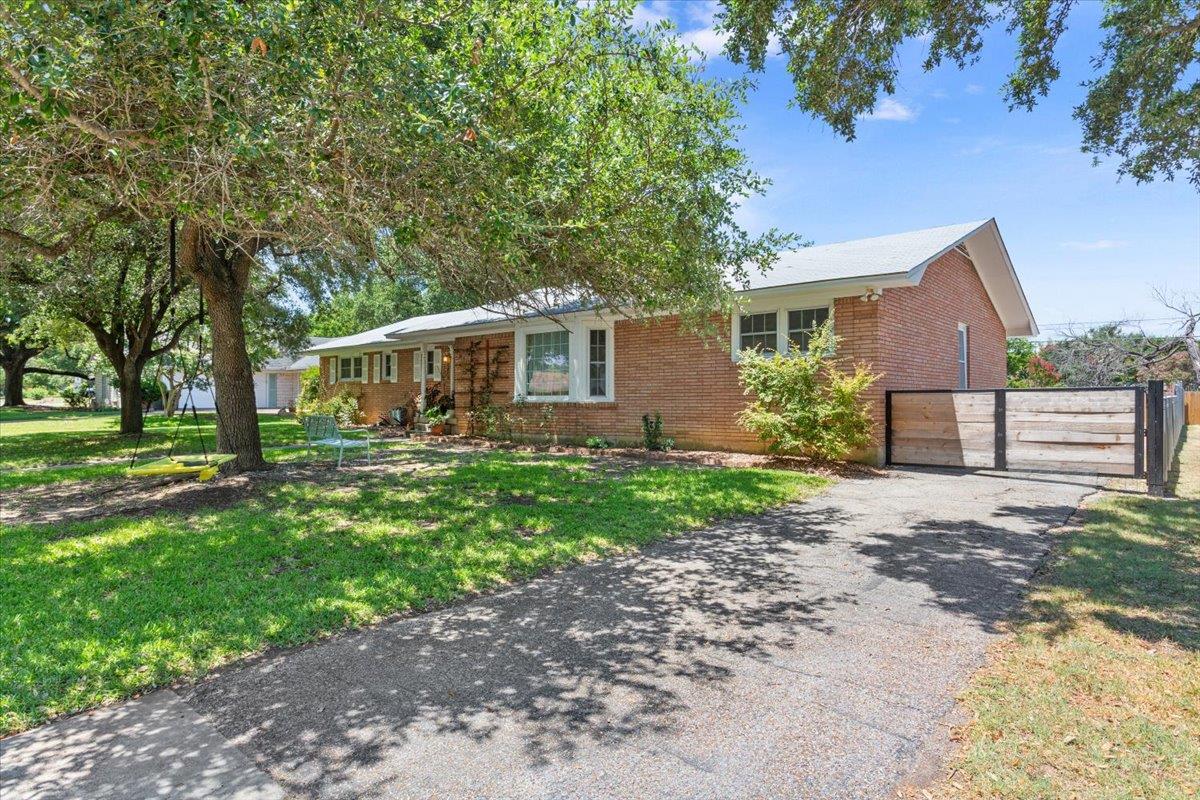 2712 Braemar Dr, Waco, TX 76710