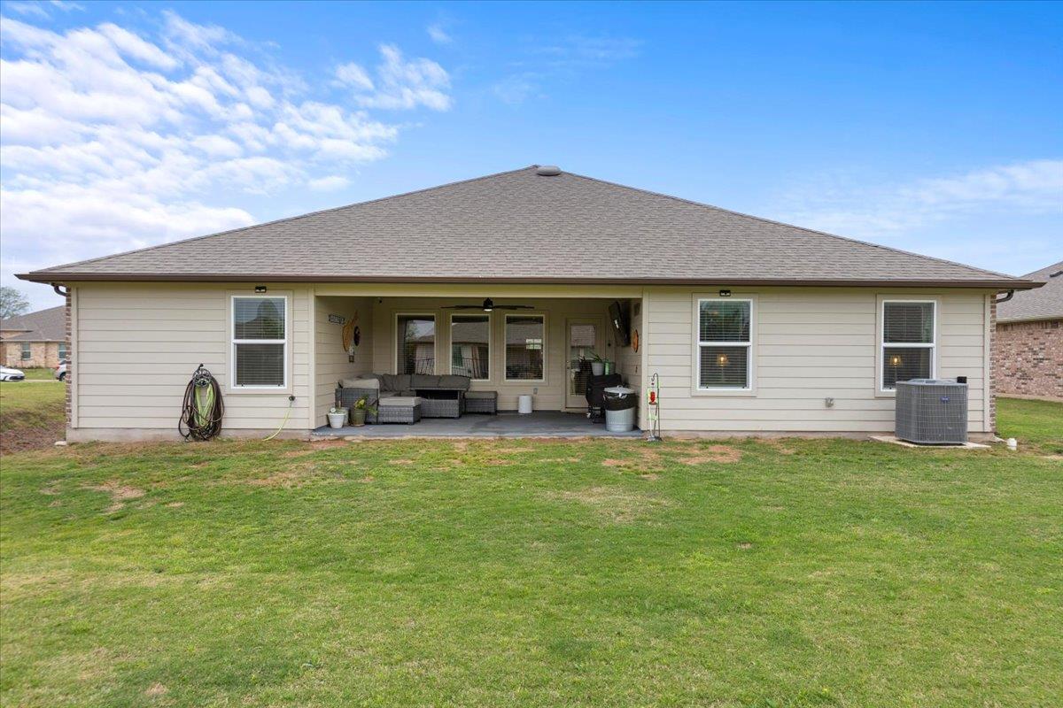 109 Sandpiper Dr, Bastrop, TX 78602