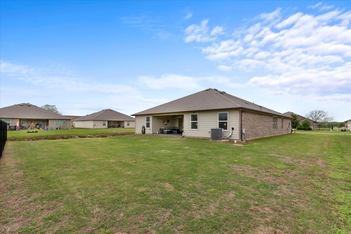 109 Sandpiper Dr, Bastrop, TX 78602