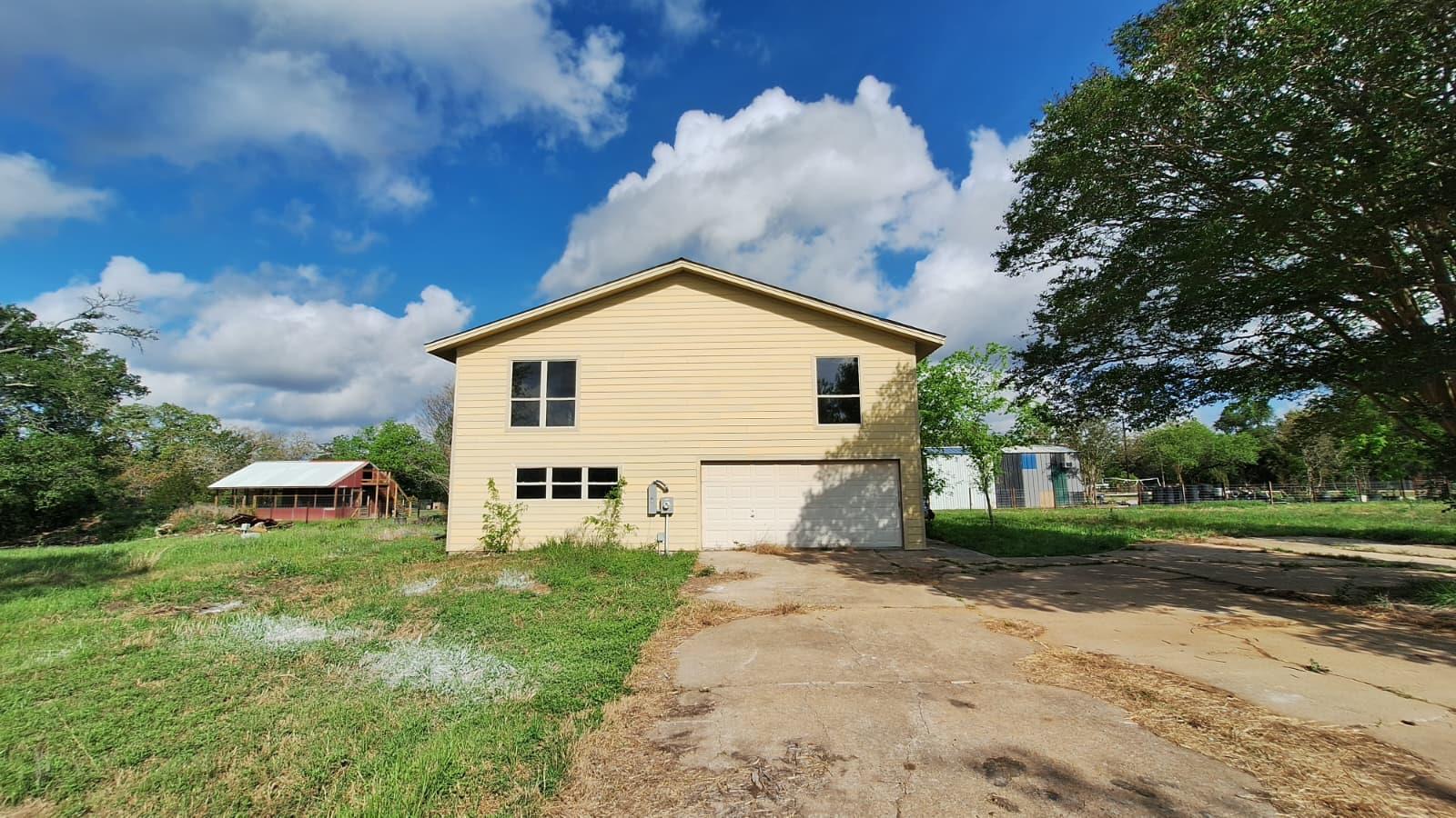 1284 Beaver Lake Dr, Caldwell, TX 77836