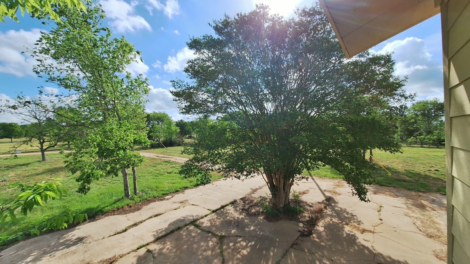 1284 Beaver Lake Dr, Caldwell, TX 77836