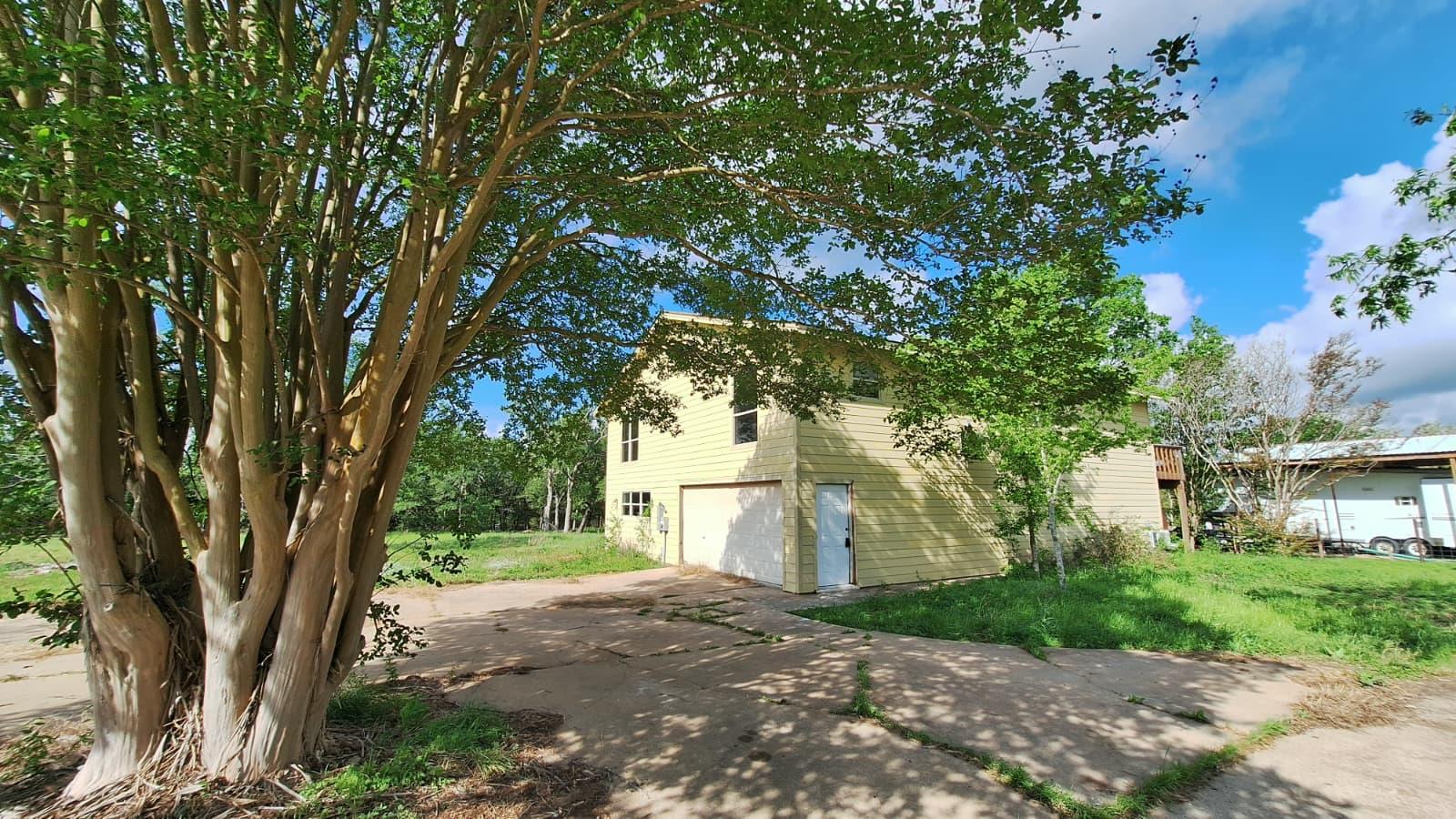 1284 Beaver Lake Dr, Caldwell, TX 77836