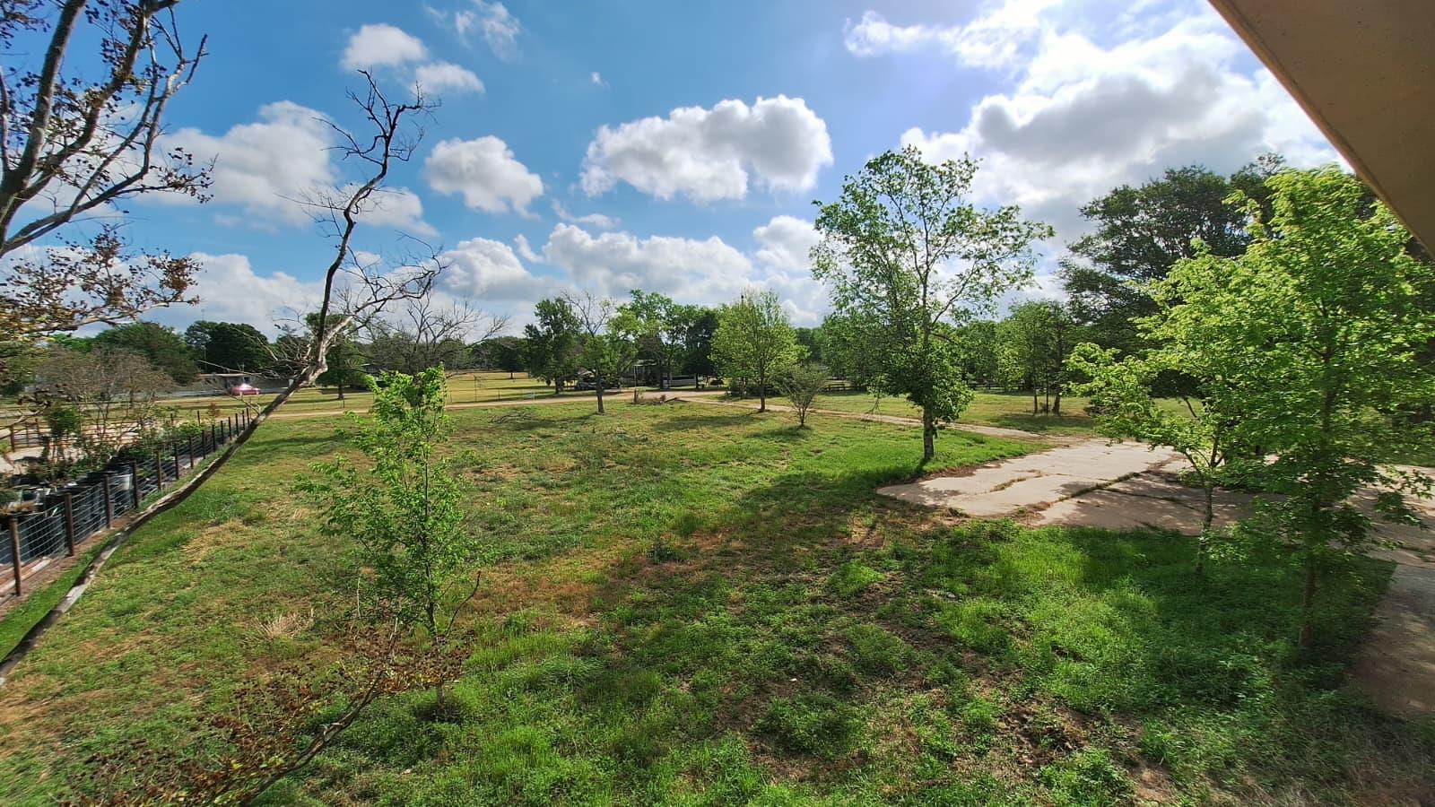 1284 Beaver Lake Dr, Caldwell, TX 77836