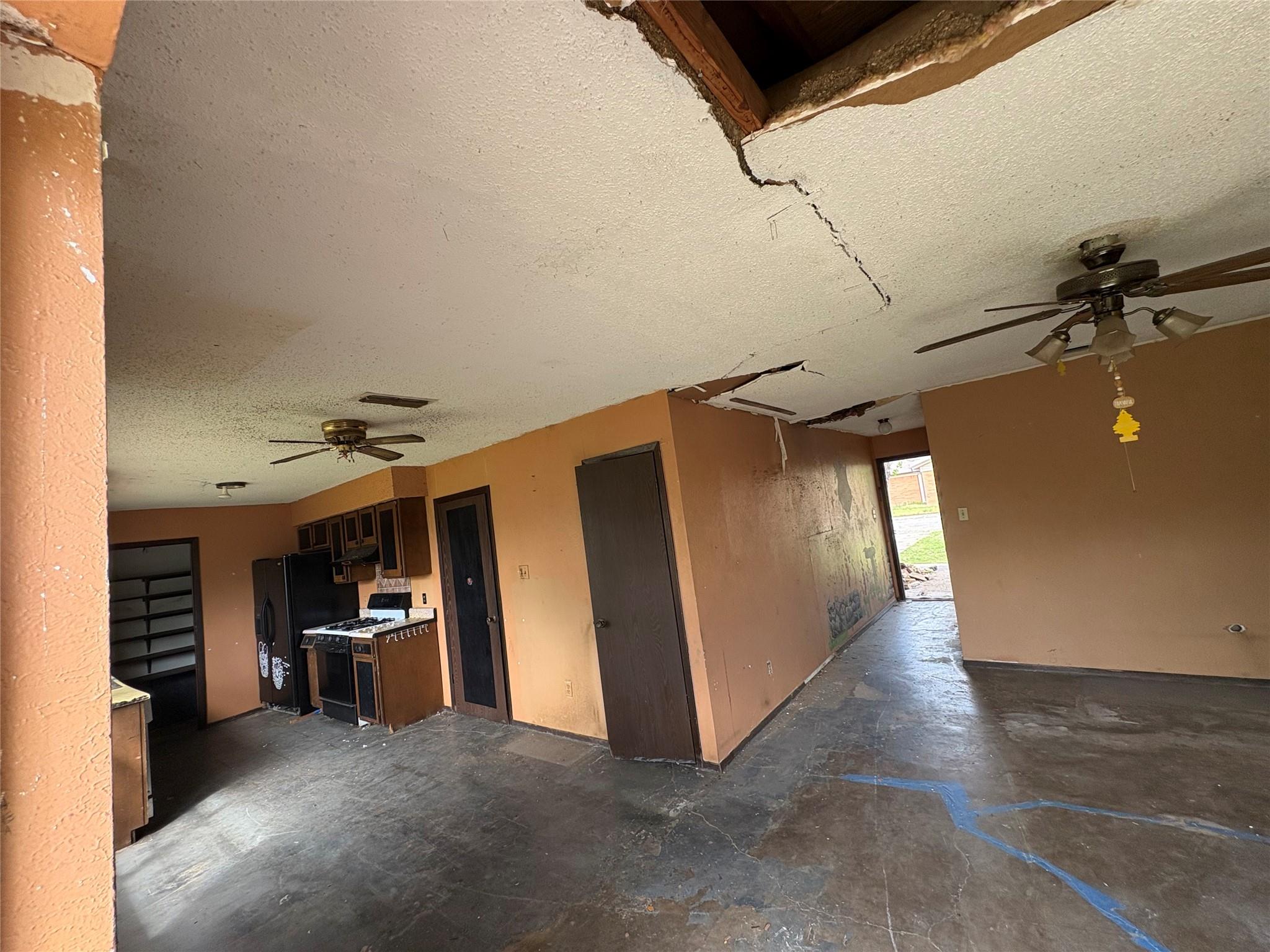 709 Drake Ln, Taylor, TX 76574