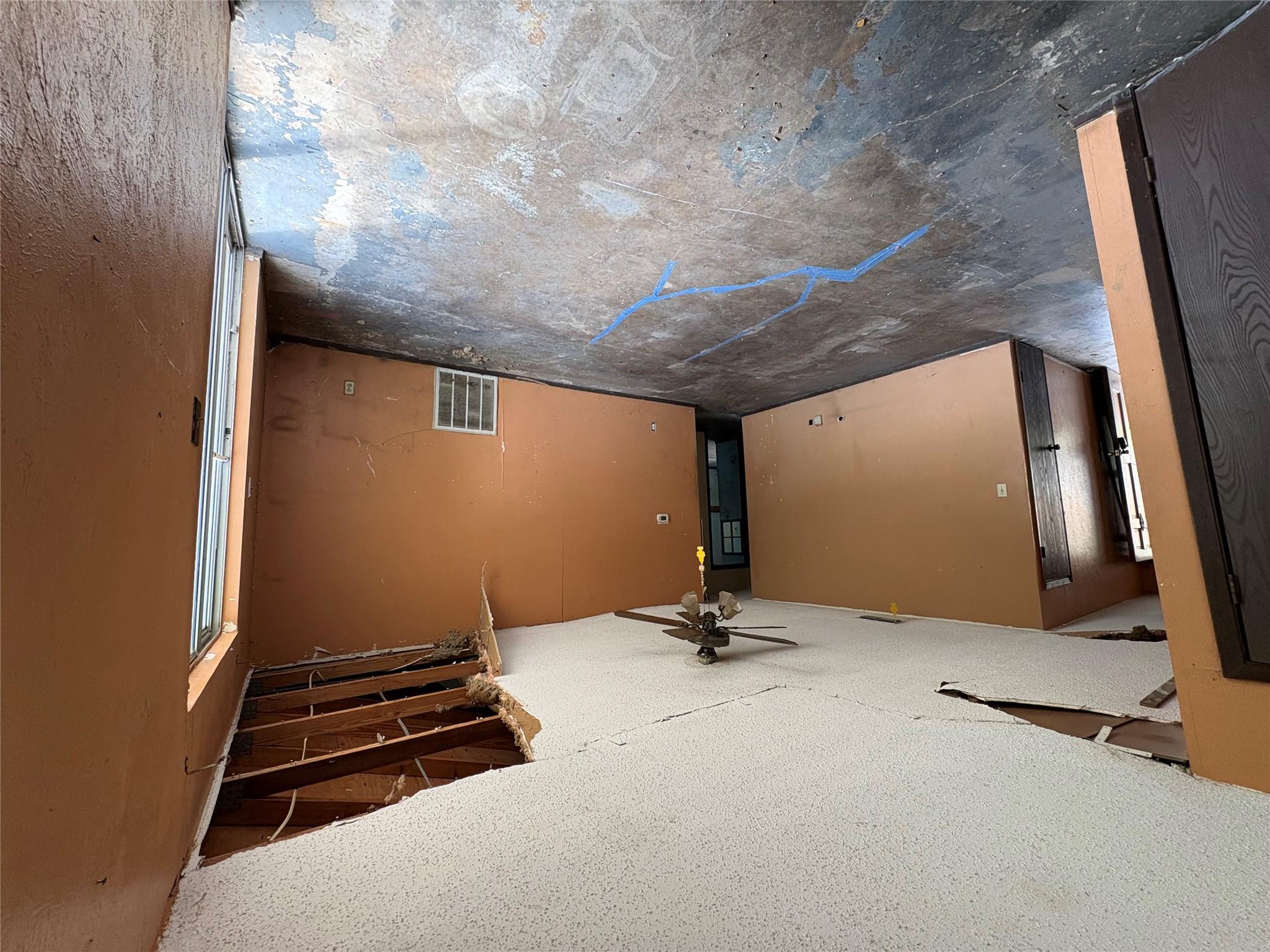 709 Drake Ln, Taylor, TX 76574