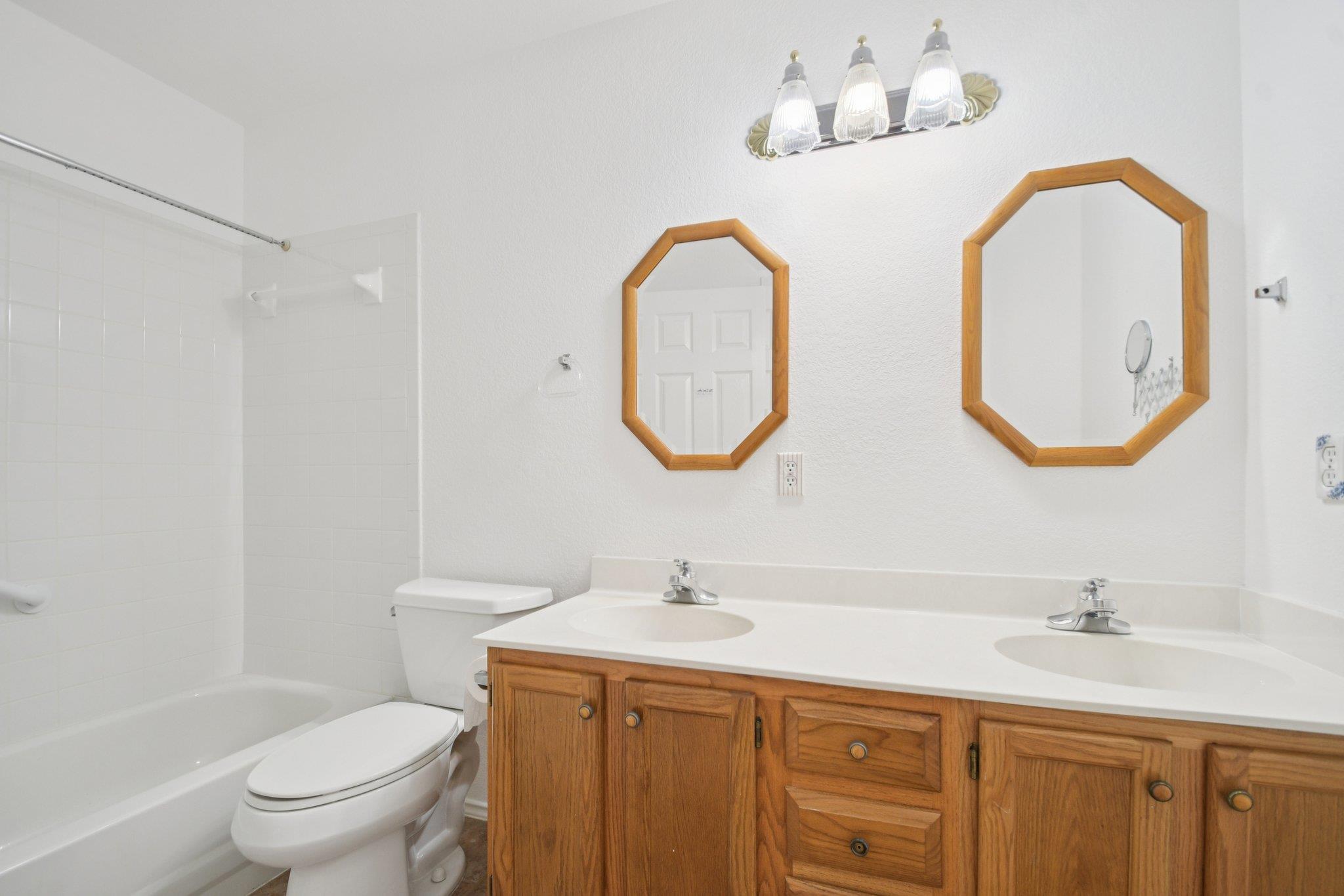 1300 Leah Ln, Round Rock, TX 78665