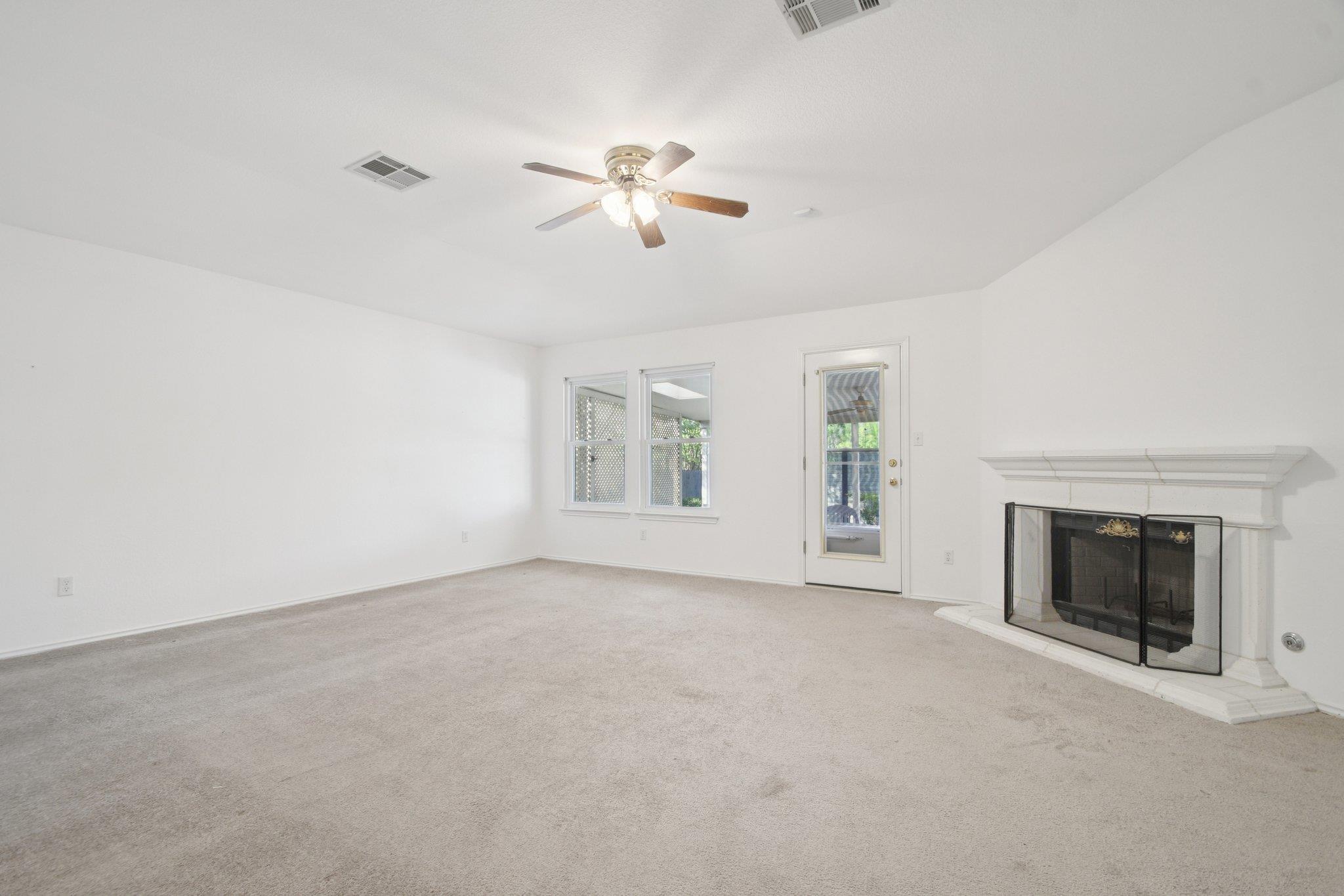 1300 Leah Ln, Round Rock, TX 78665