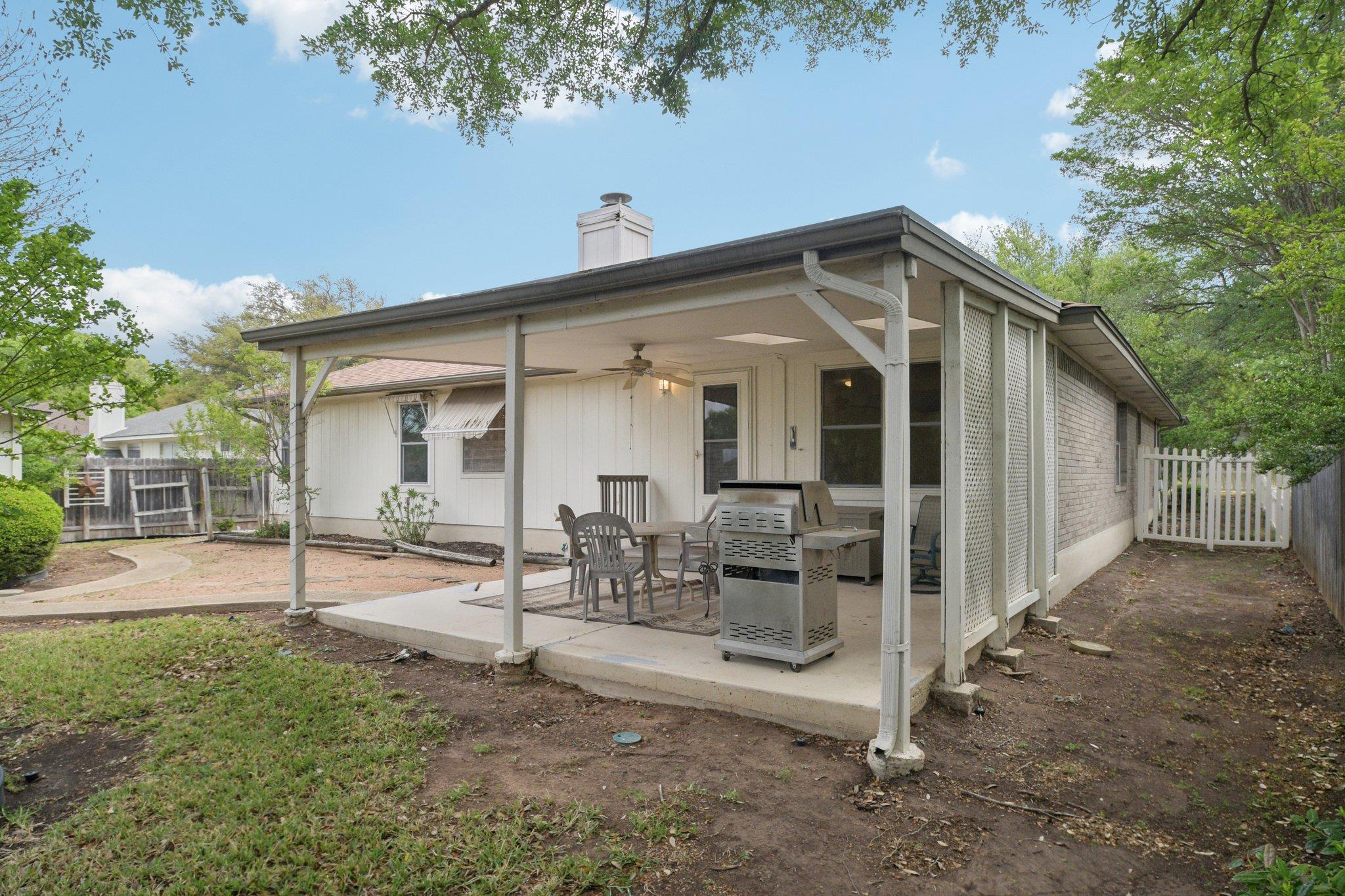 1300 Leah Ln, Round Rock, TX 78665