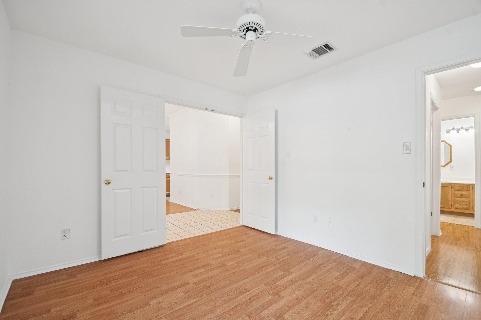 1300 Leah Ln, Round Rock, TX 78665