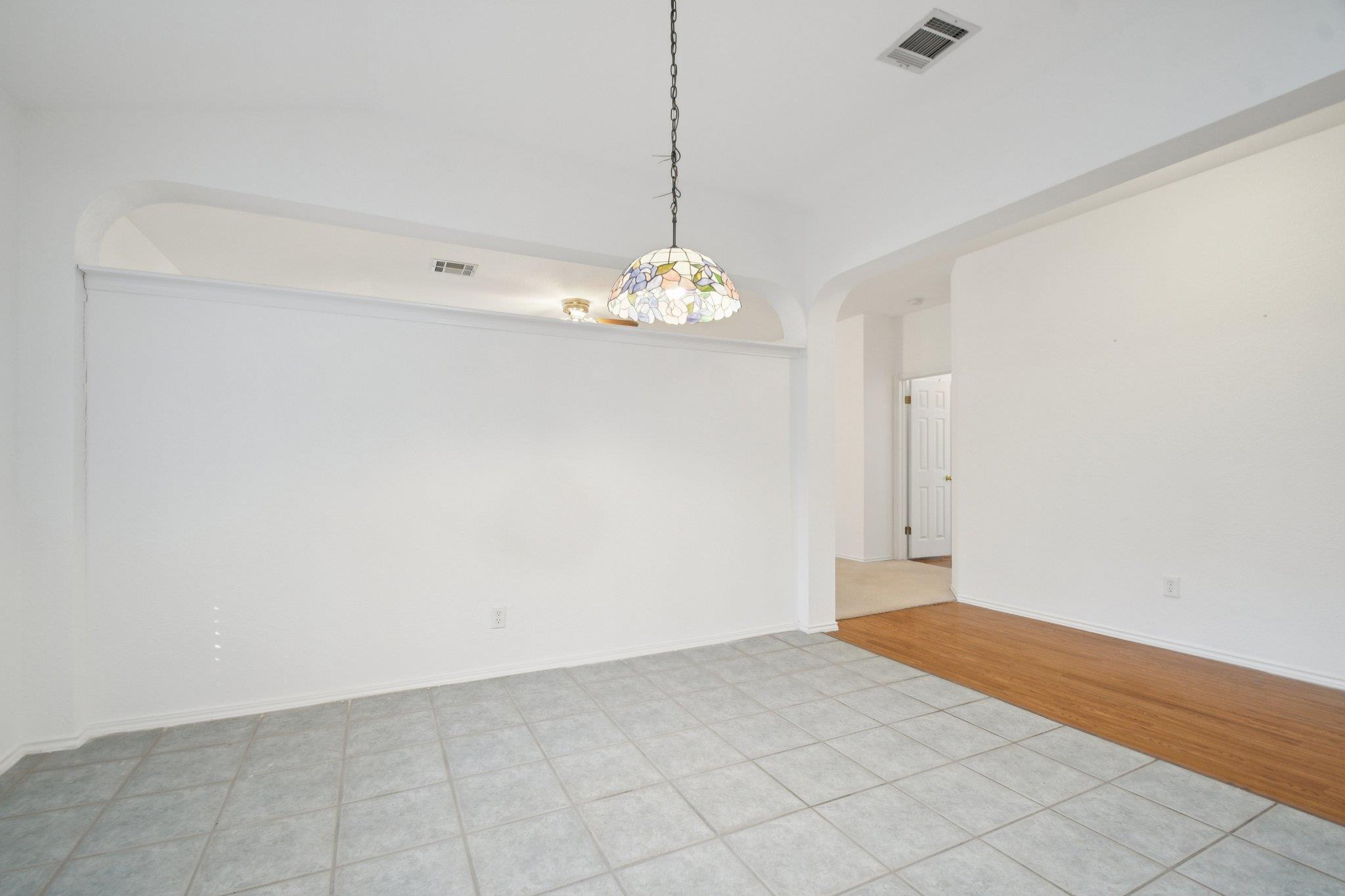 1300 Leah Ln, Round Rock, TX 78665