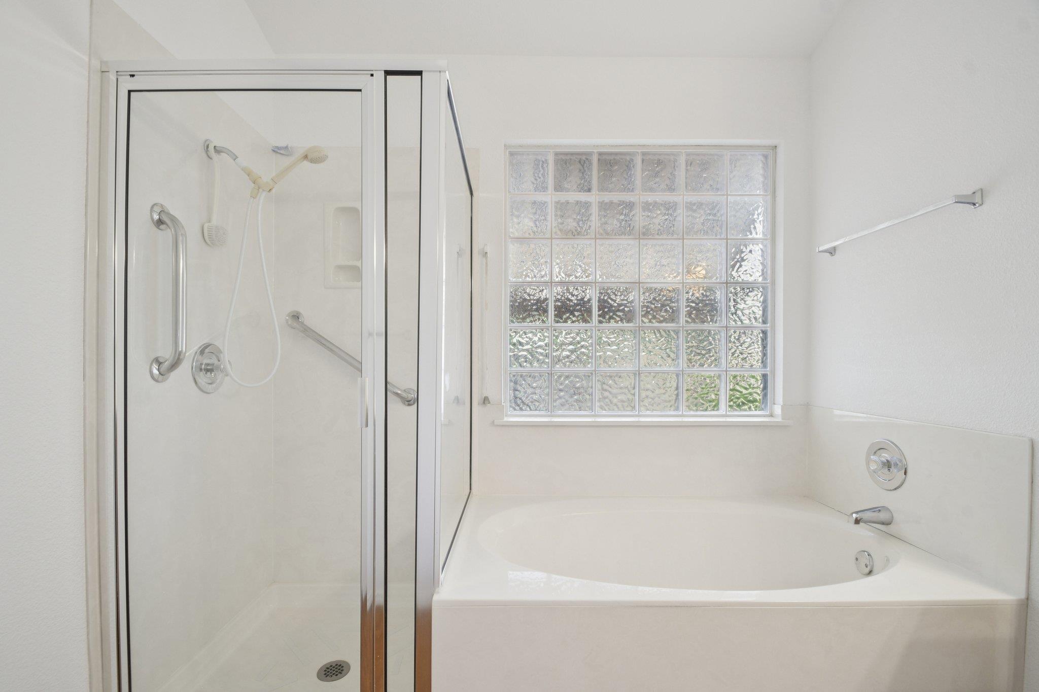 1300 Leah Ln, Round Rock, TX 78665