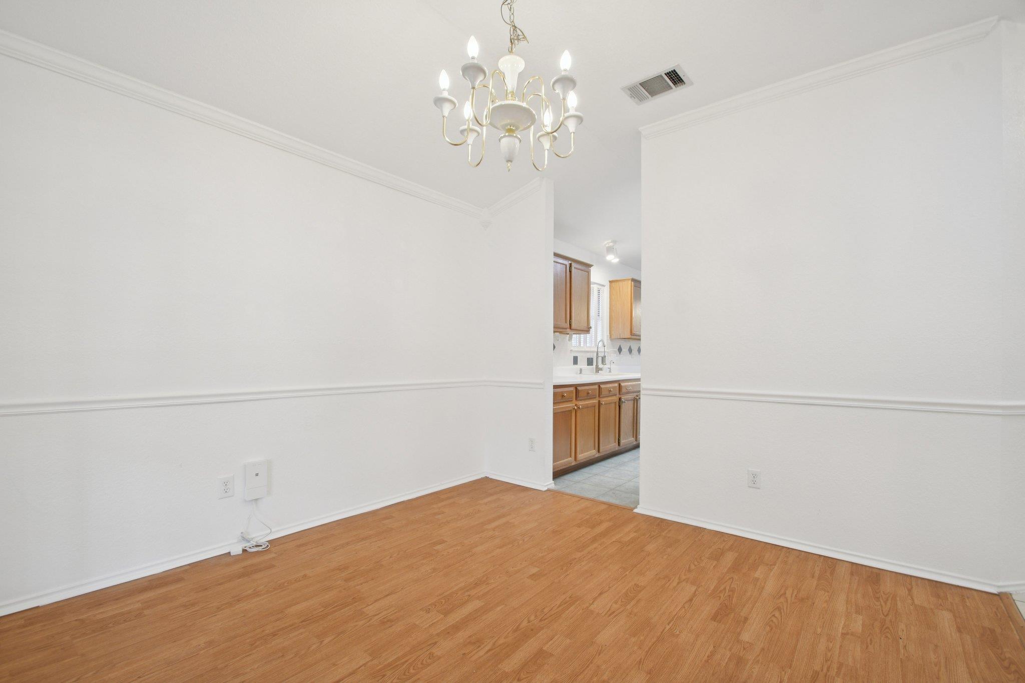 1300 Leah Ln, Round Rock, TX 78665