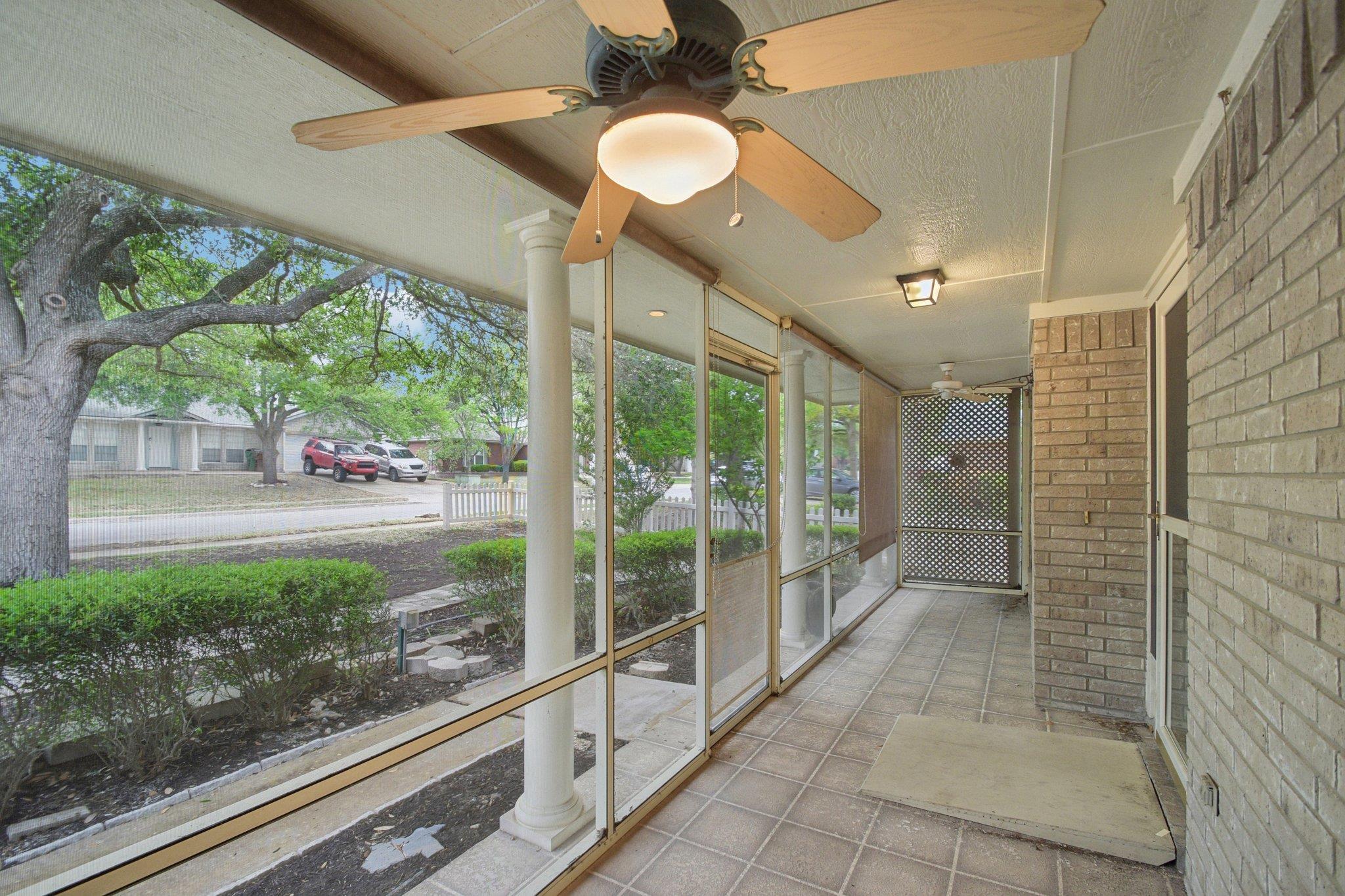 1300 Leah Ln, Round Rock, TX 78665