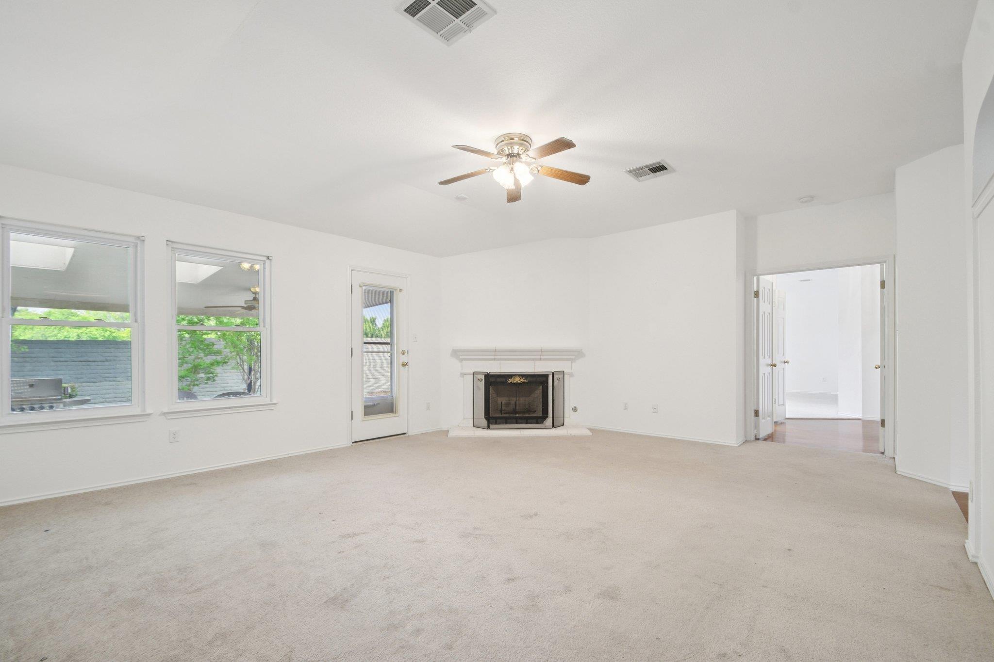 1300 Leah Ln, Round Rock, TX 78665