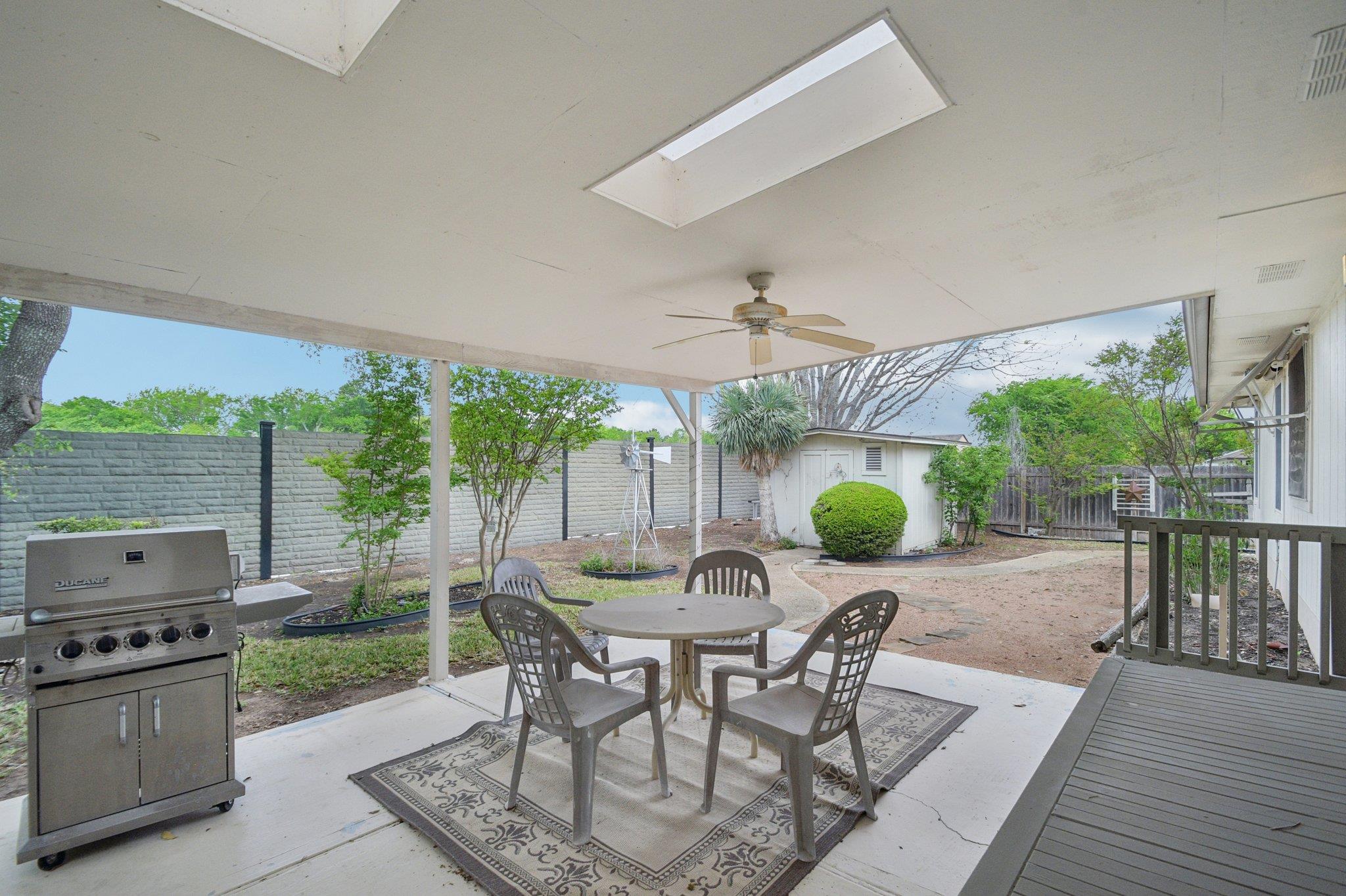 1300 Leah Ln, Round Rock, TX 78665