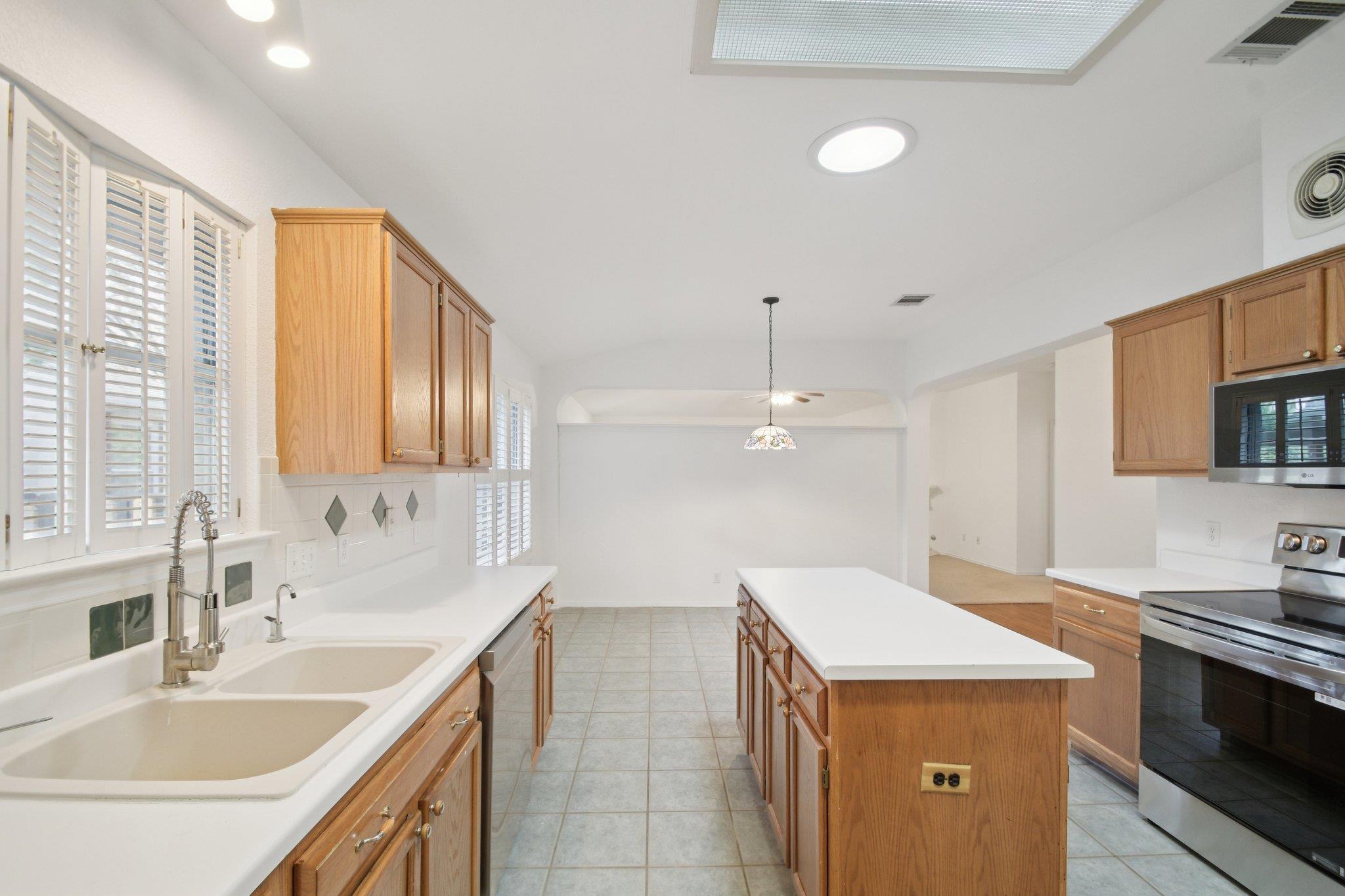 1300 Leah Ln, Round Rock, TX 78665