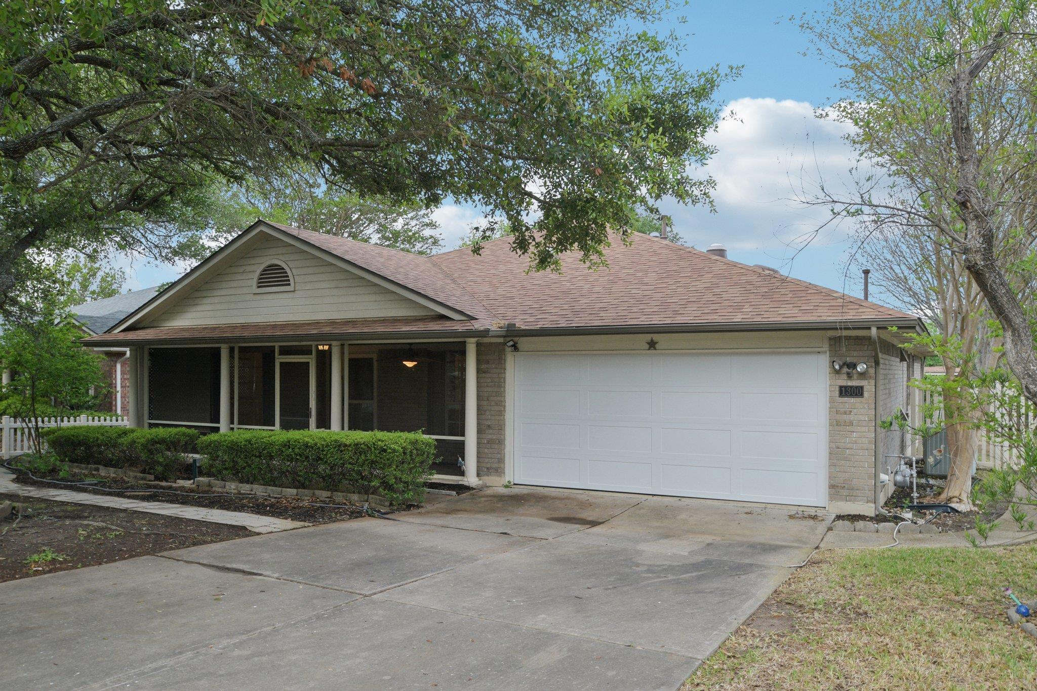 1300 Leah Ln, Round Rock, TX 78665