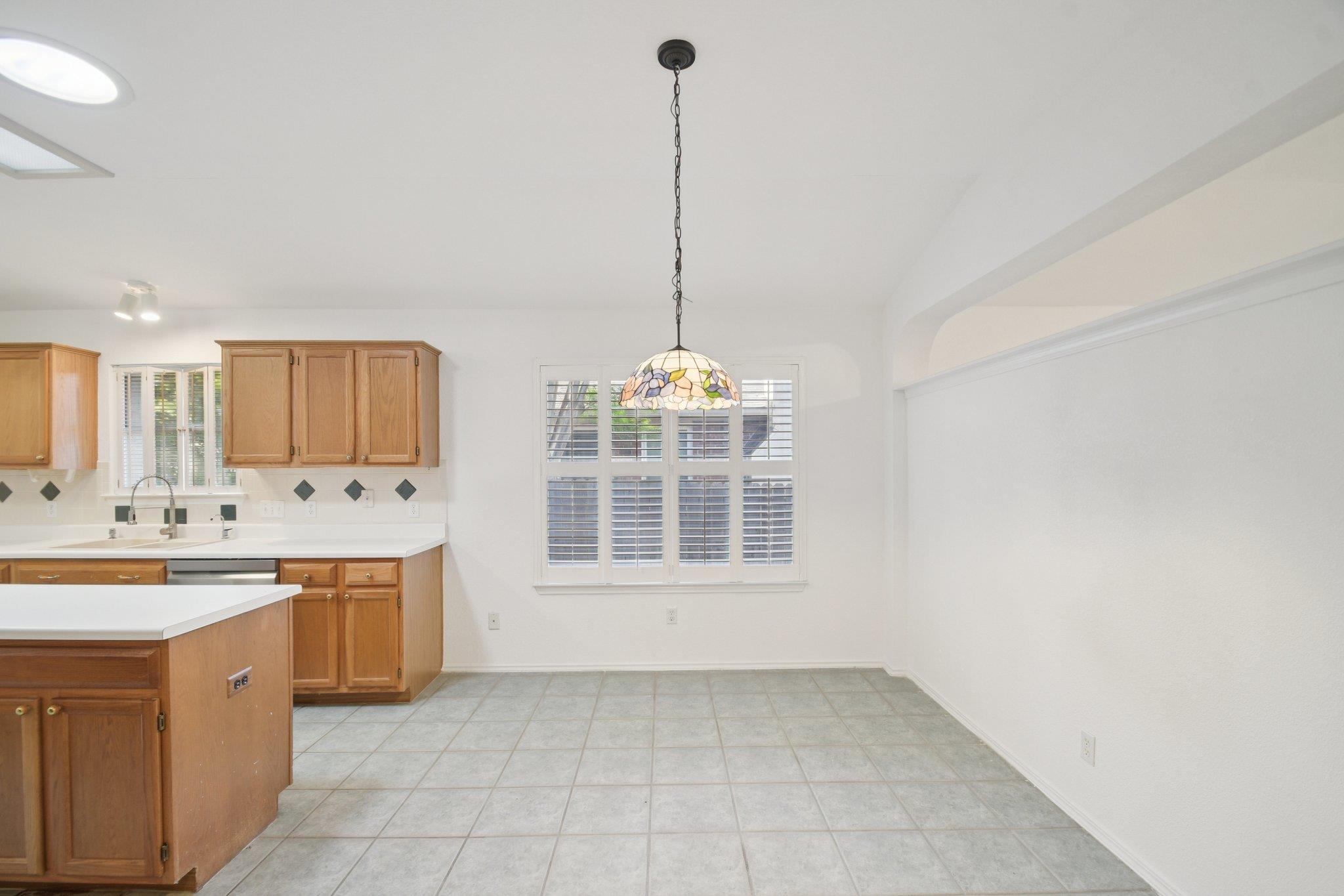 1300 Leah Ln, Round Rock, TX 78665