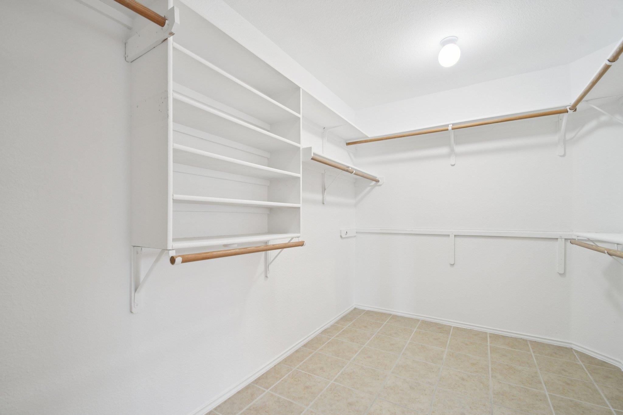 1300 Leah Ln, Round Rock, TX 78665