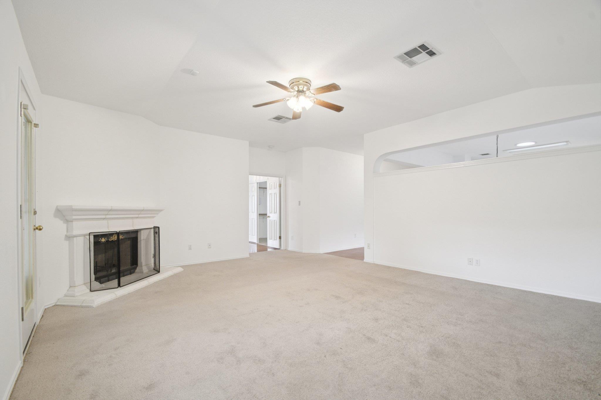 1300 Leah Ln, Round Rock, TX 78665