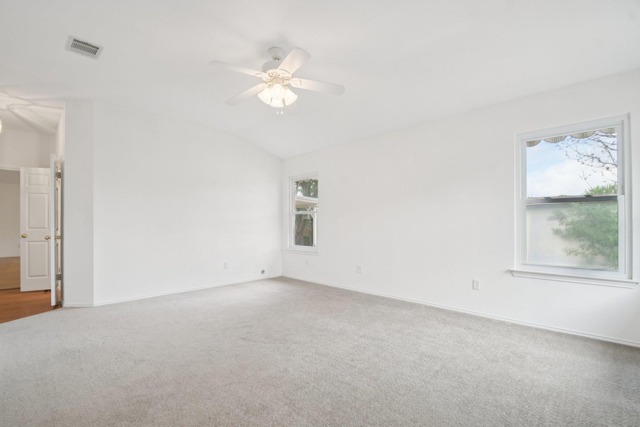 1300 Leah Ln, Round Rock, TX 78665