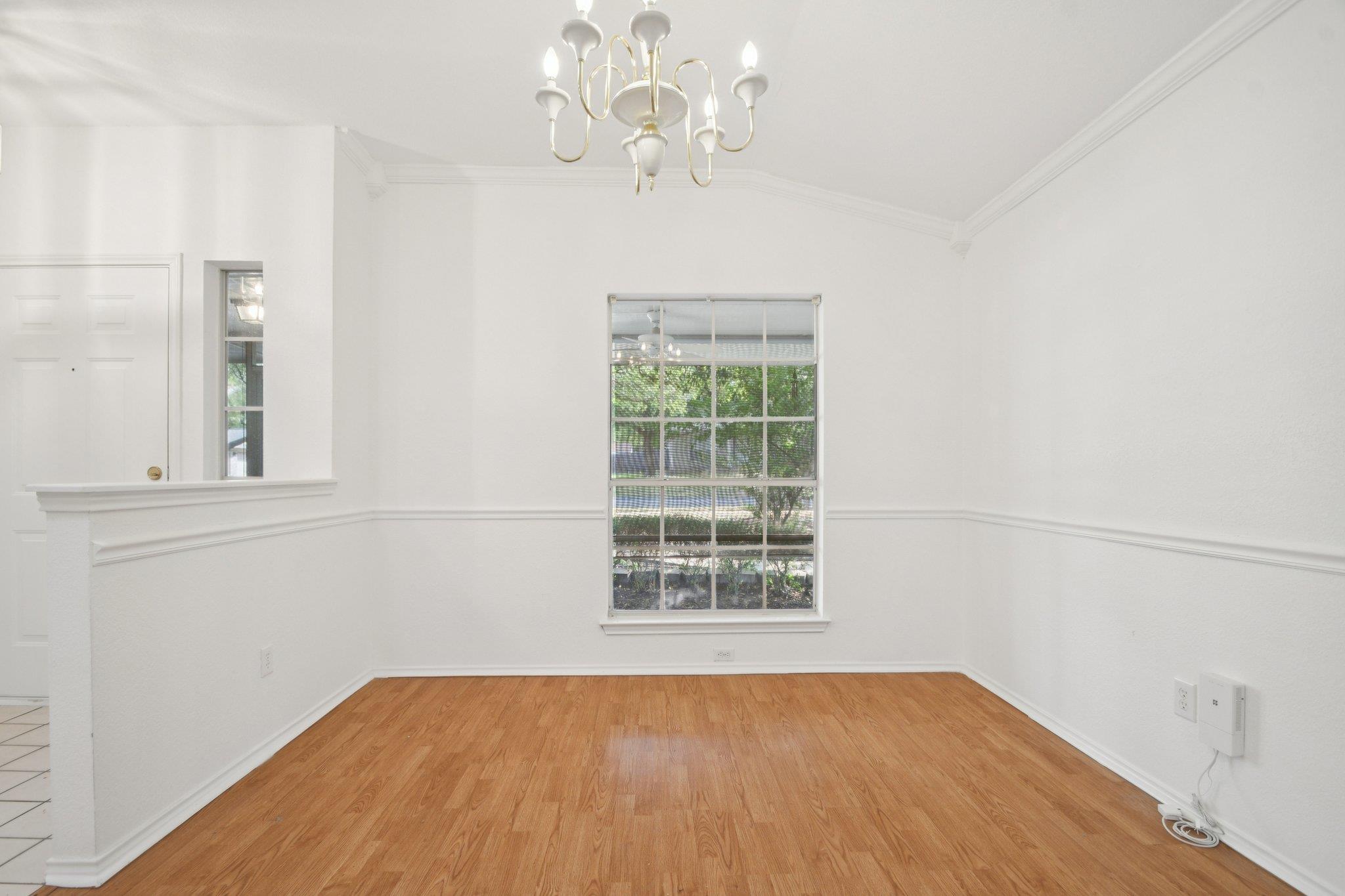 1300 Leah Ln, Round Rock, TX 78665