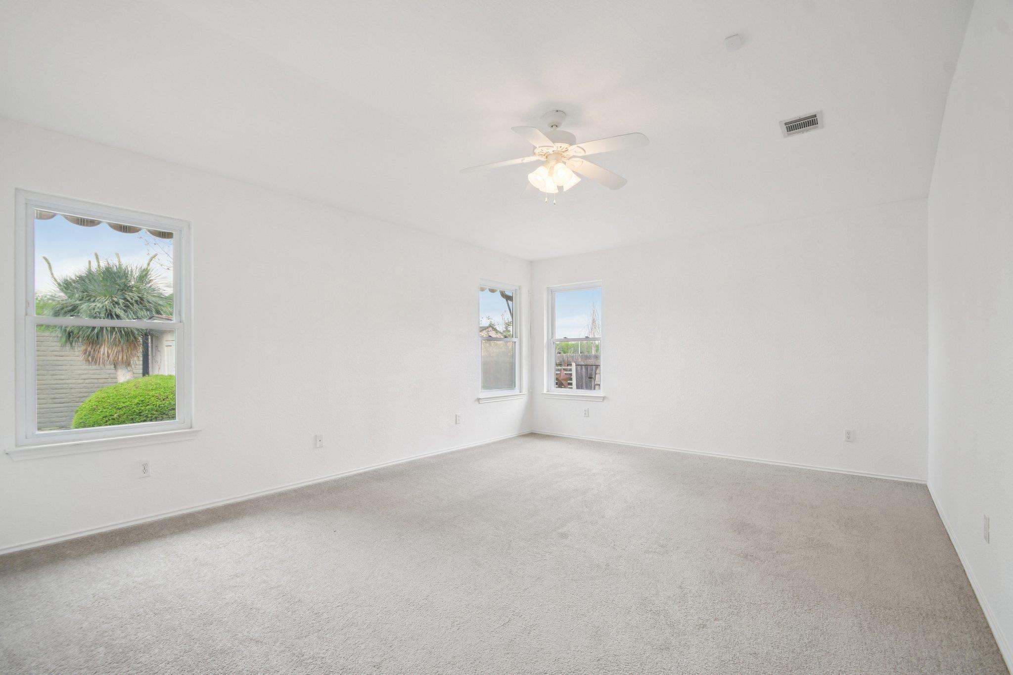 1300 Leah Ln, Round Rock, TX 78665