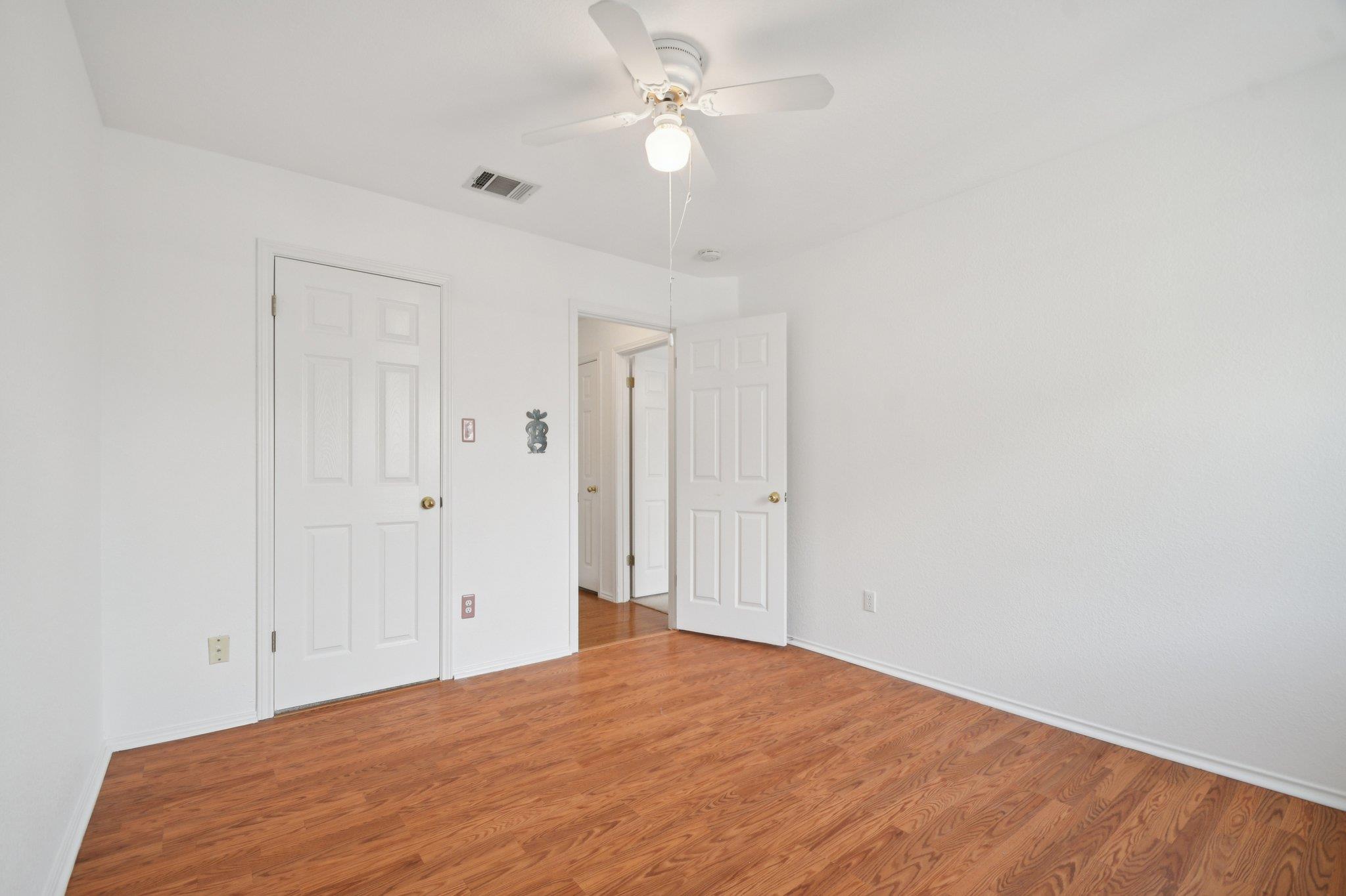 1300 Leah Ln, Round Rock, TX 78665