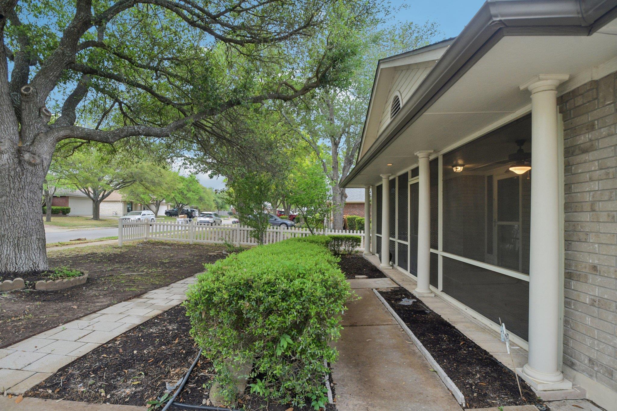 1300 Leah Ln, Round Rock, TX 78665