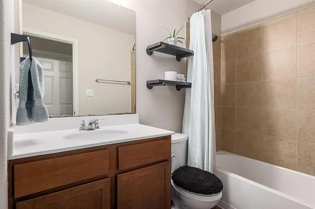 205 Field Corn Ln, San Marcos, TX 78666