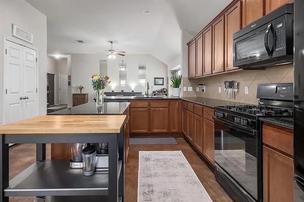 205 Field Corn Ln, San Marcos, TX 78666