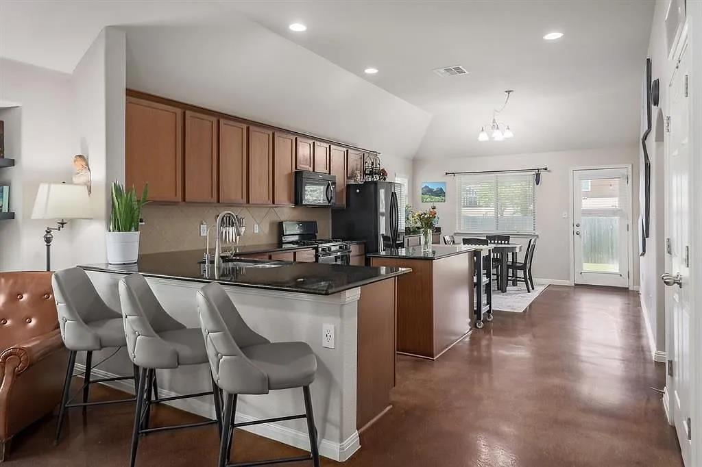 205 Field Corn Ln, San Marcos, TX 78666