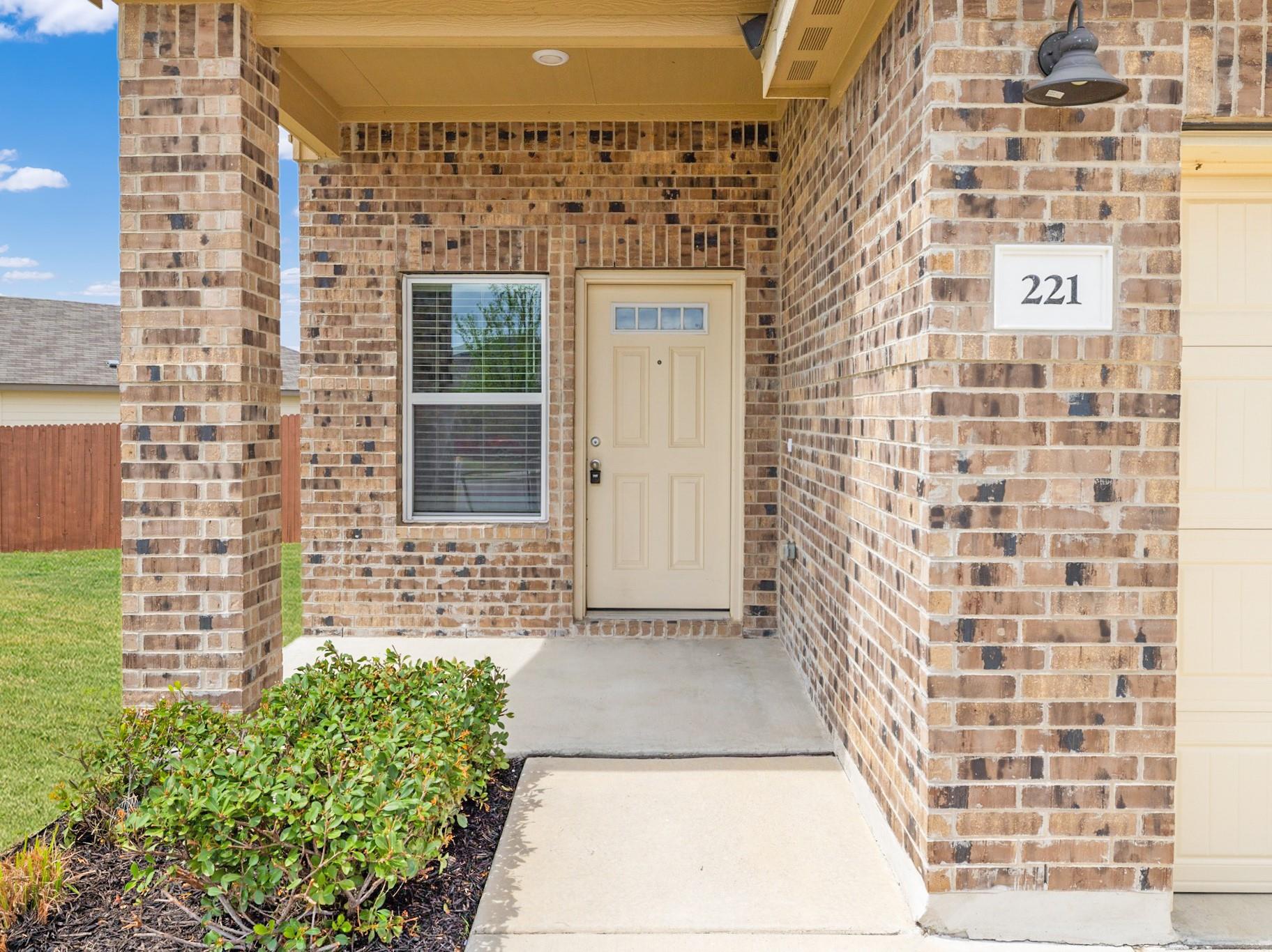 221 Longmount Cv, Liberty Hill, TX 78642